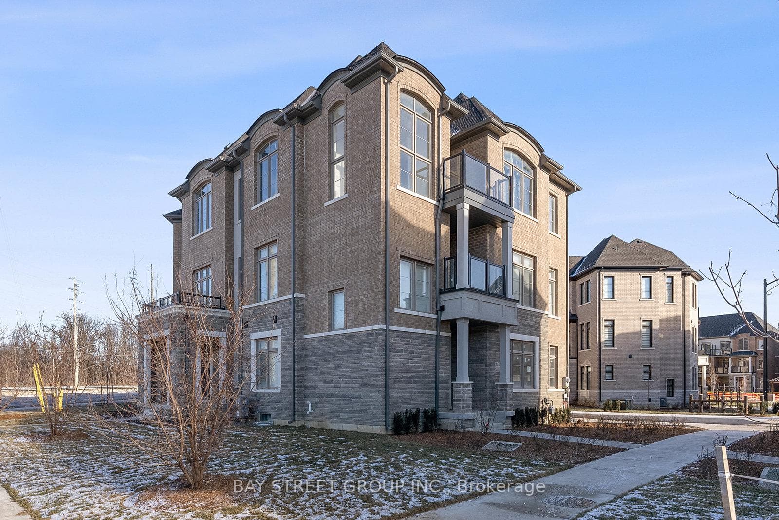 134 De La Roche Drive photo 2
