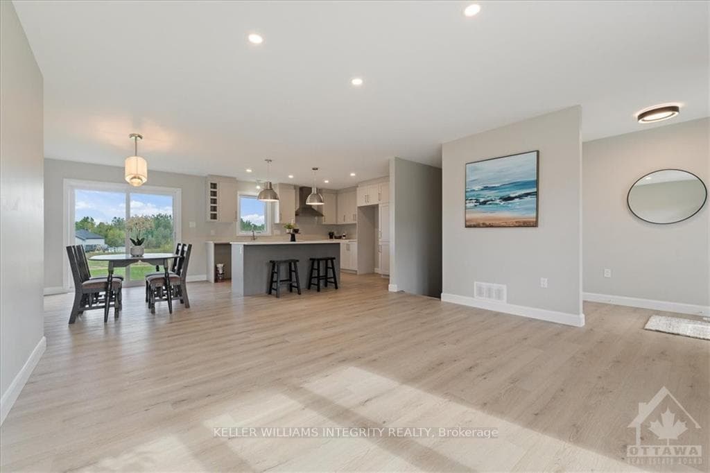 241 ROXANNE Street photo 8