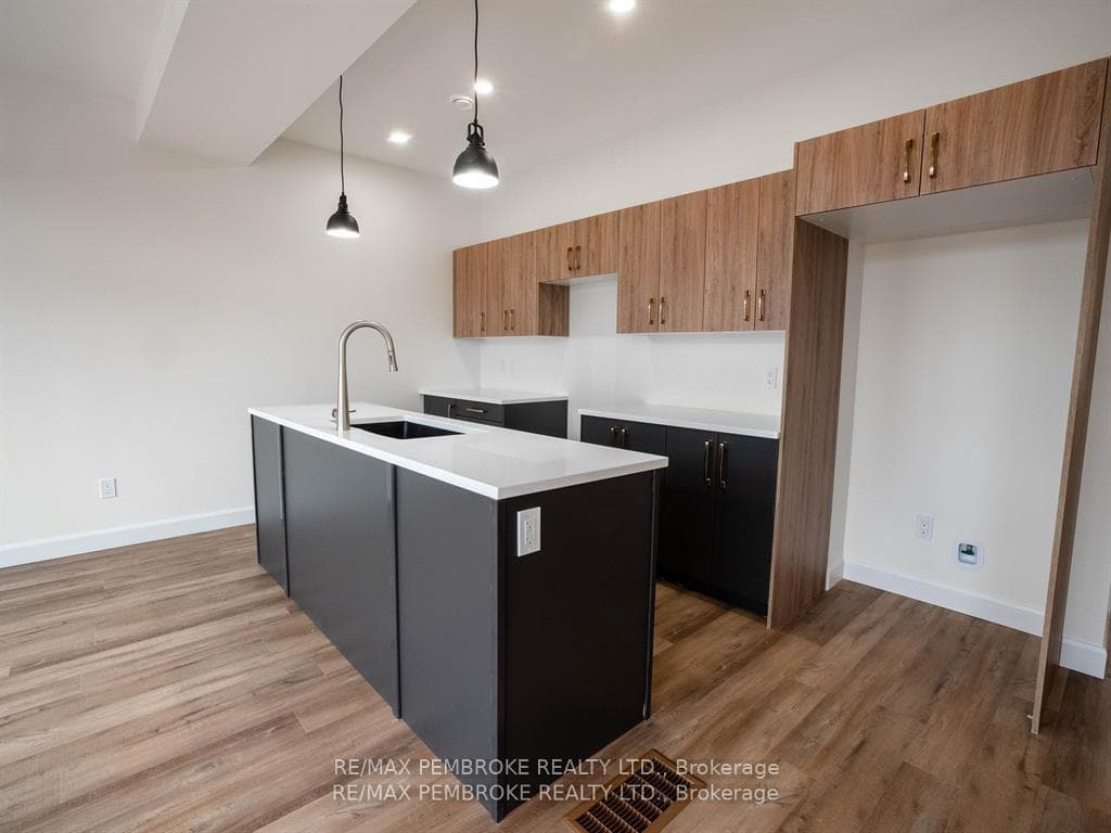 11 NORTHBROOK Street photo 8