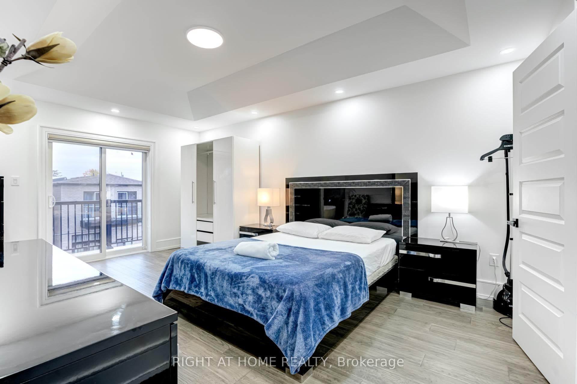 438 Pharmacy Avenue photo 23
