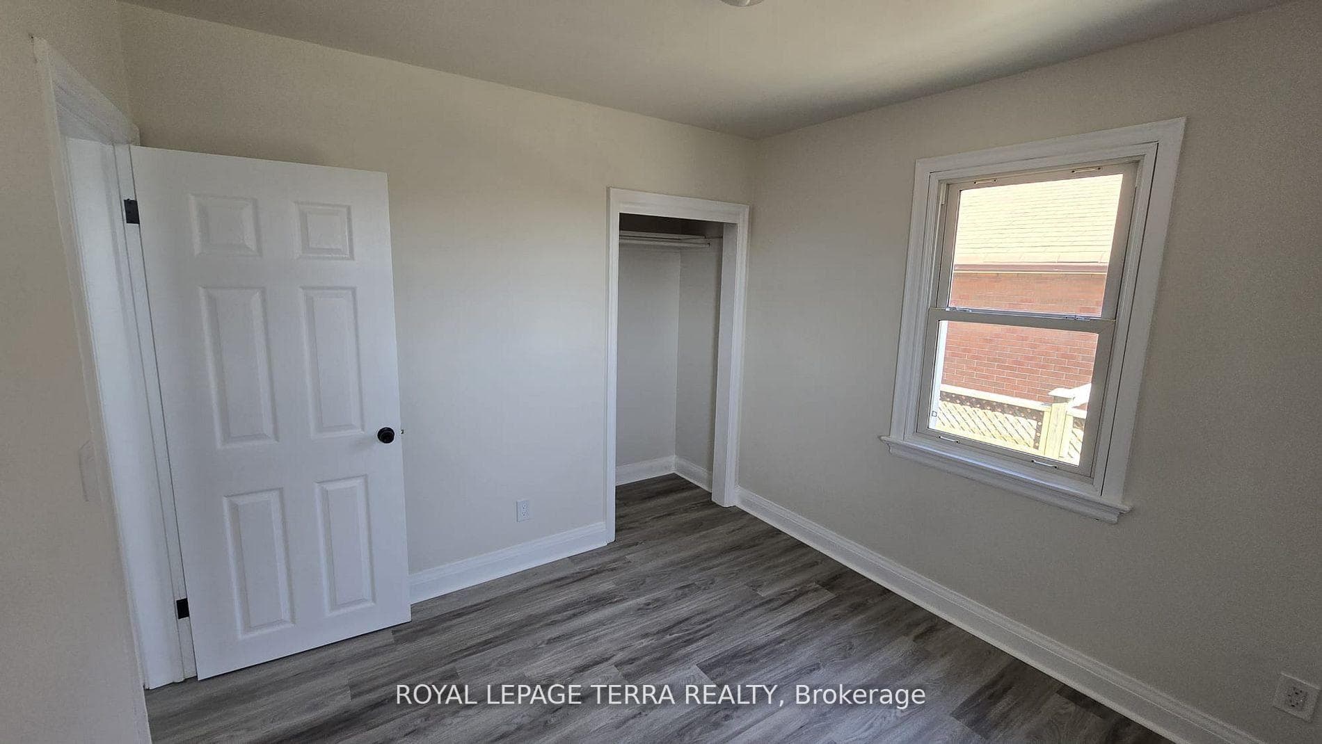 779 Whitman Crescent photo 5
