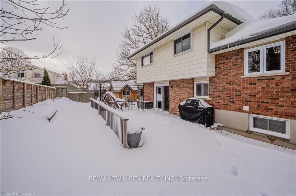 45 Ridgeview Crescent photo 32