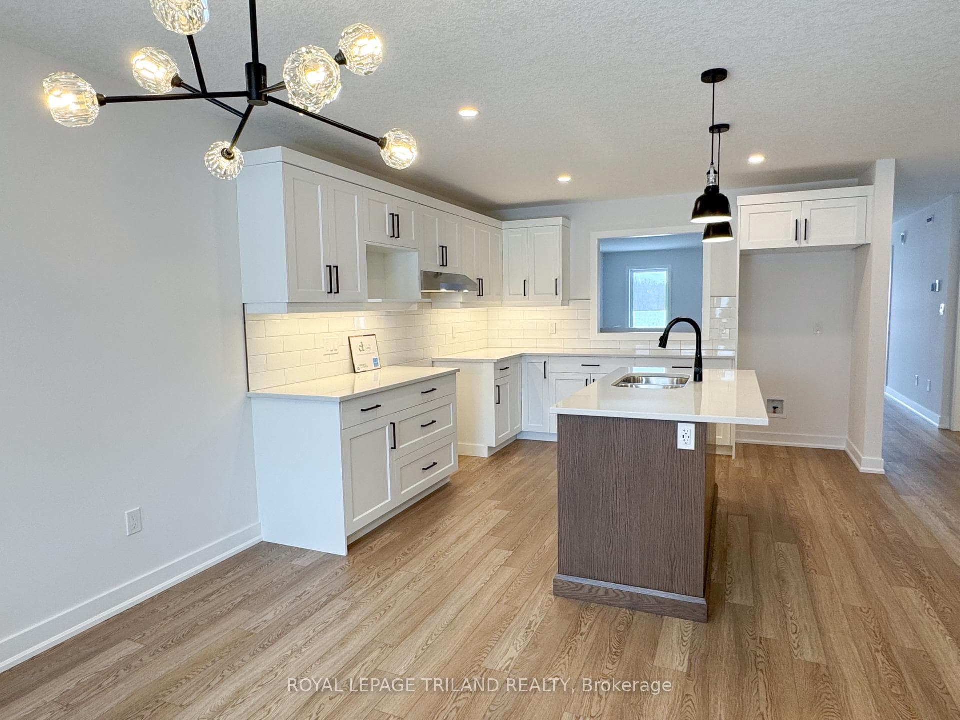 23 Harrow Lane photo 3