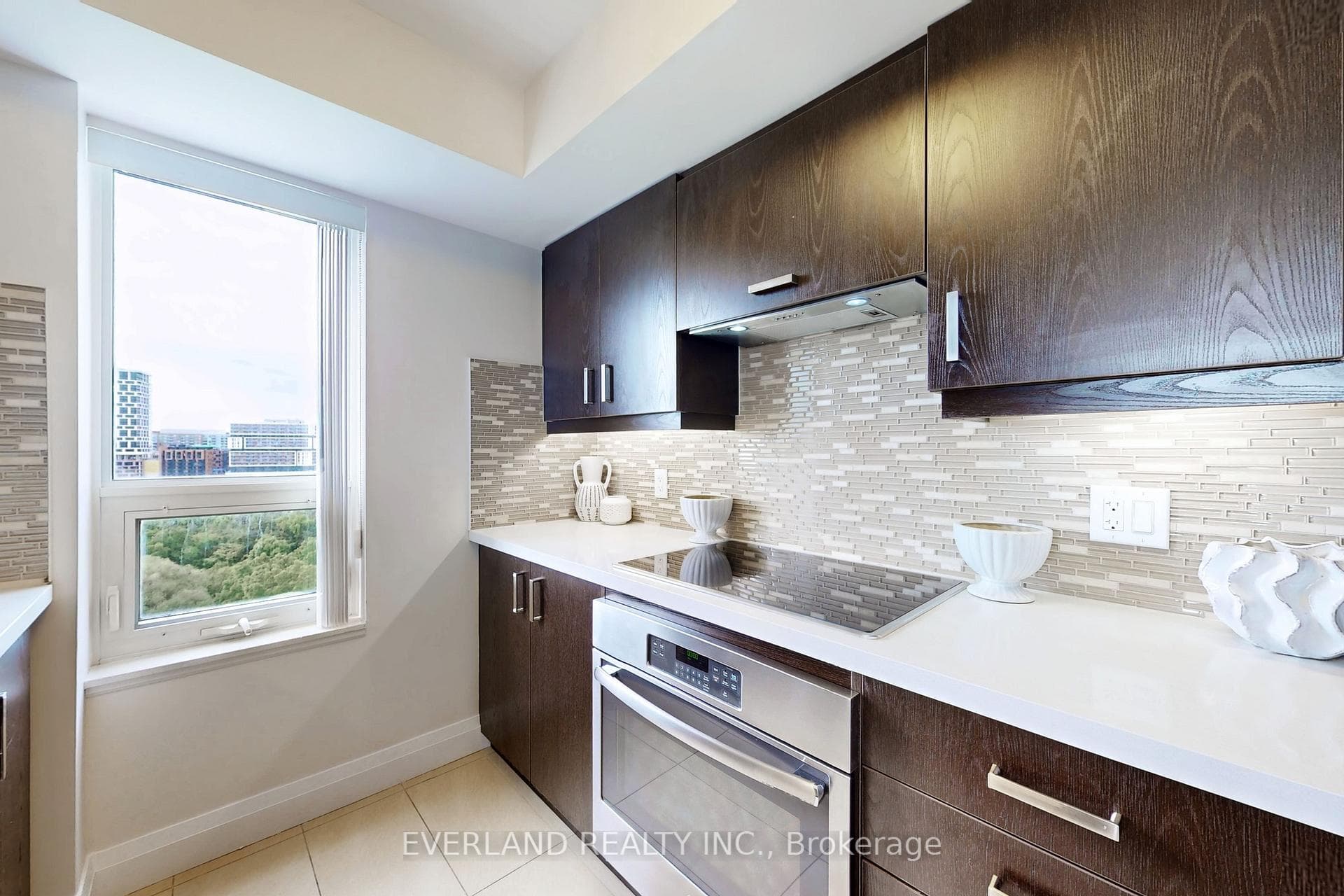 18 Uptown Drive Unit 1605 photo 17