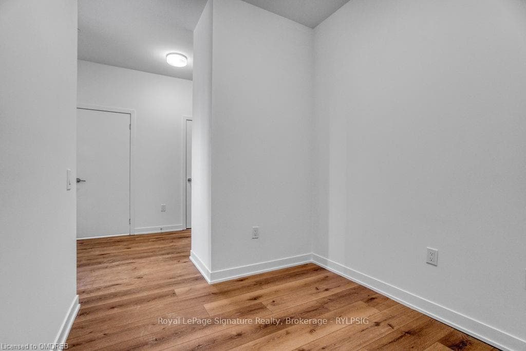 395 DUNDAS Street Unit 211 photo 18