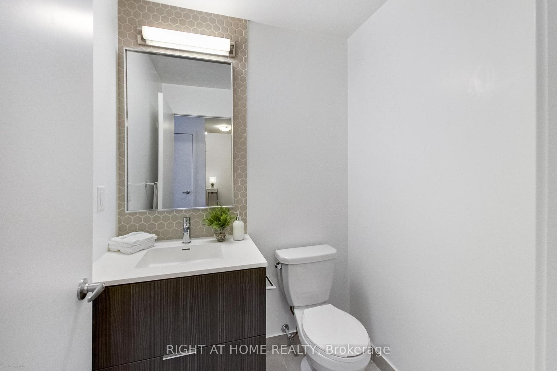 2520 Eglinton Avenue Unit 1602 photo 11
