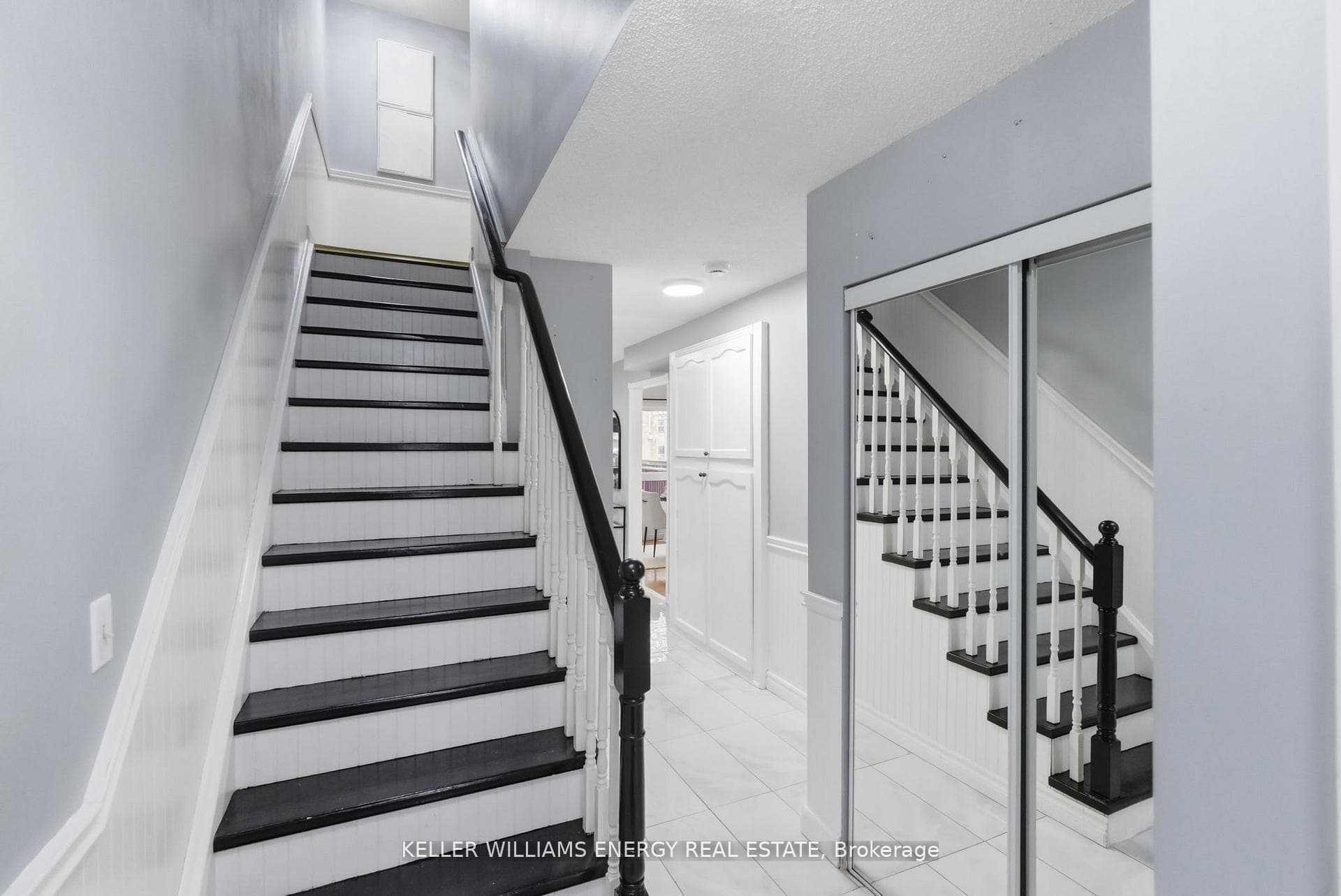 332 Elgin Street photo 3