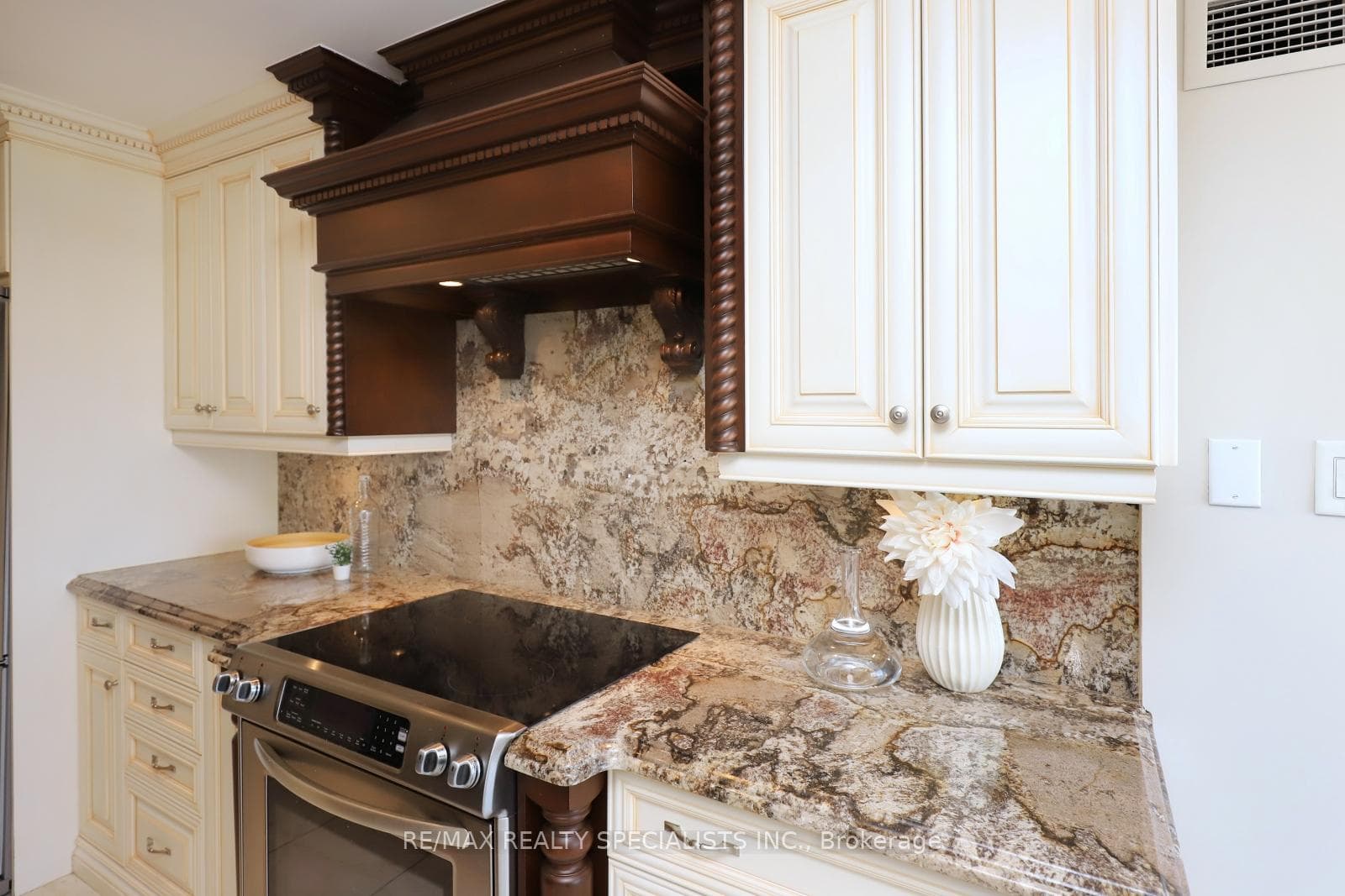 3650 Kaneff Crescent Unit 2407 photo 20