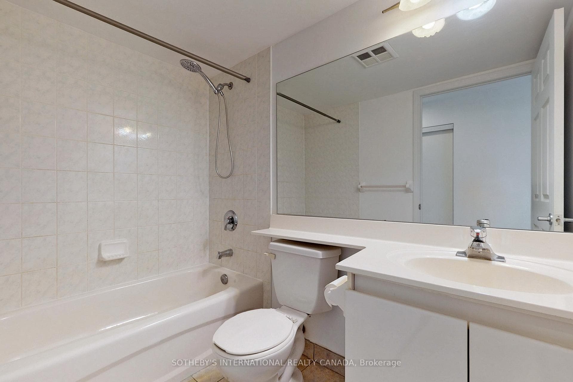 228 Queens Quay Unit 1005 photo 20