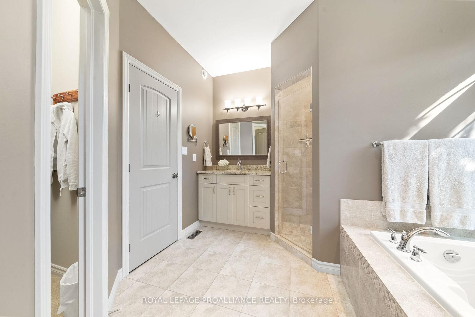 33 Windwhisper Drive photo 19