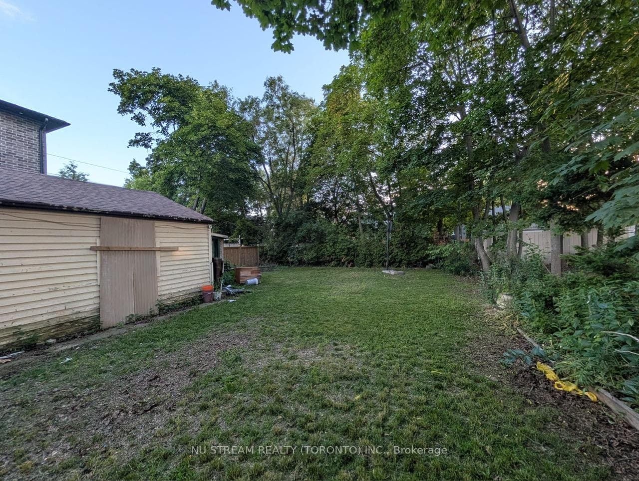 34 Fairwood Crescent photo 3