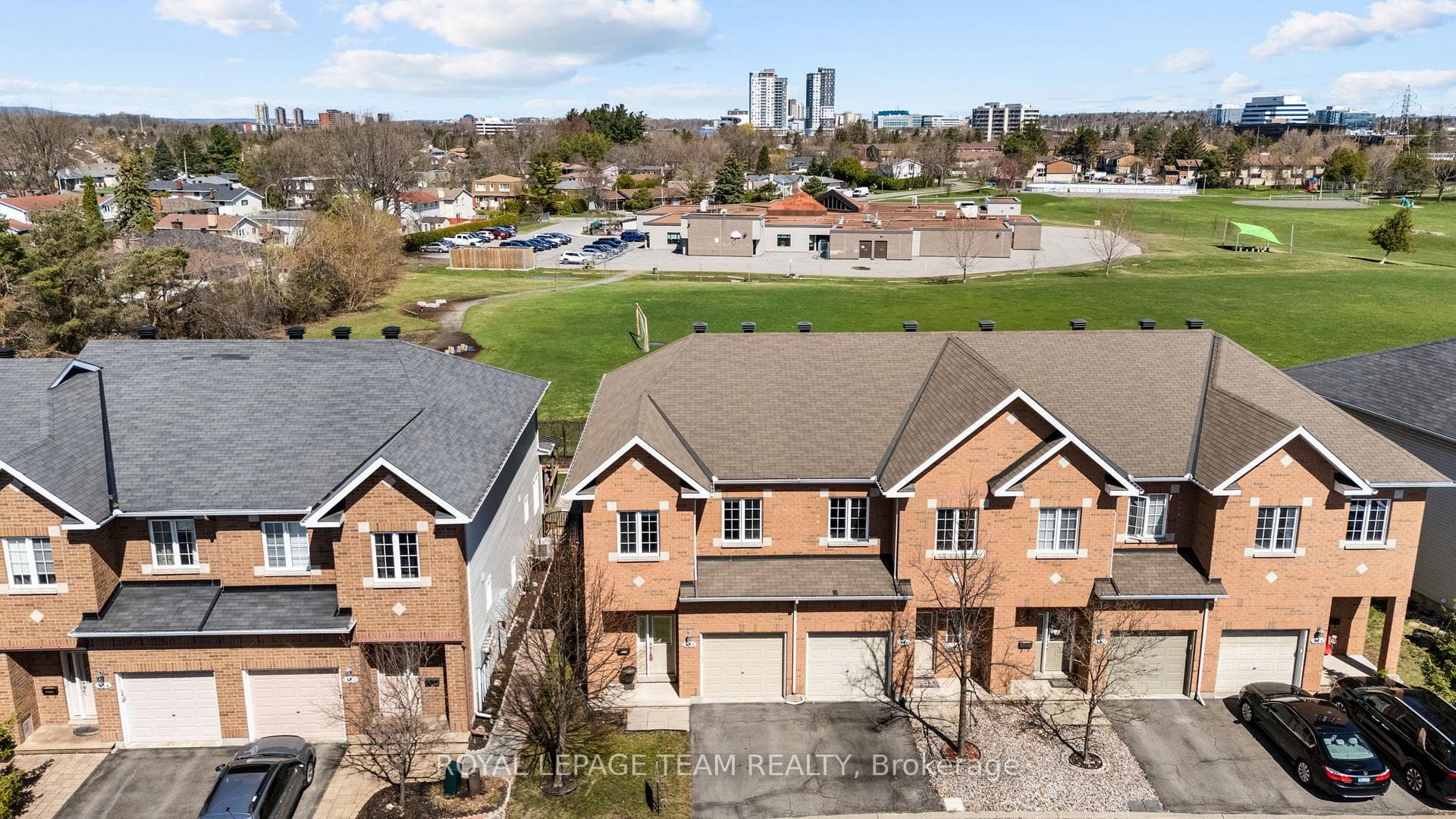 No rear neighbours backing onto a school!