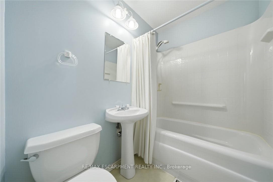 89 Charlotte Street photo 16