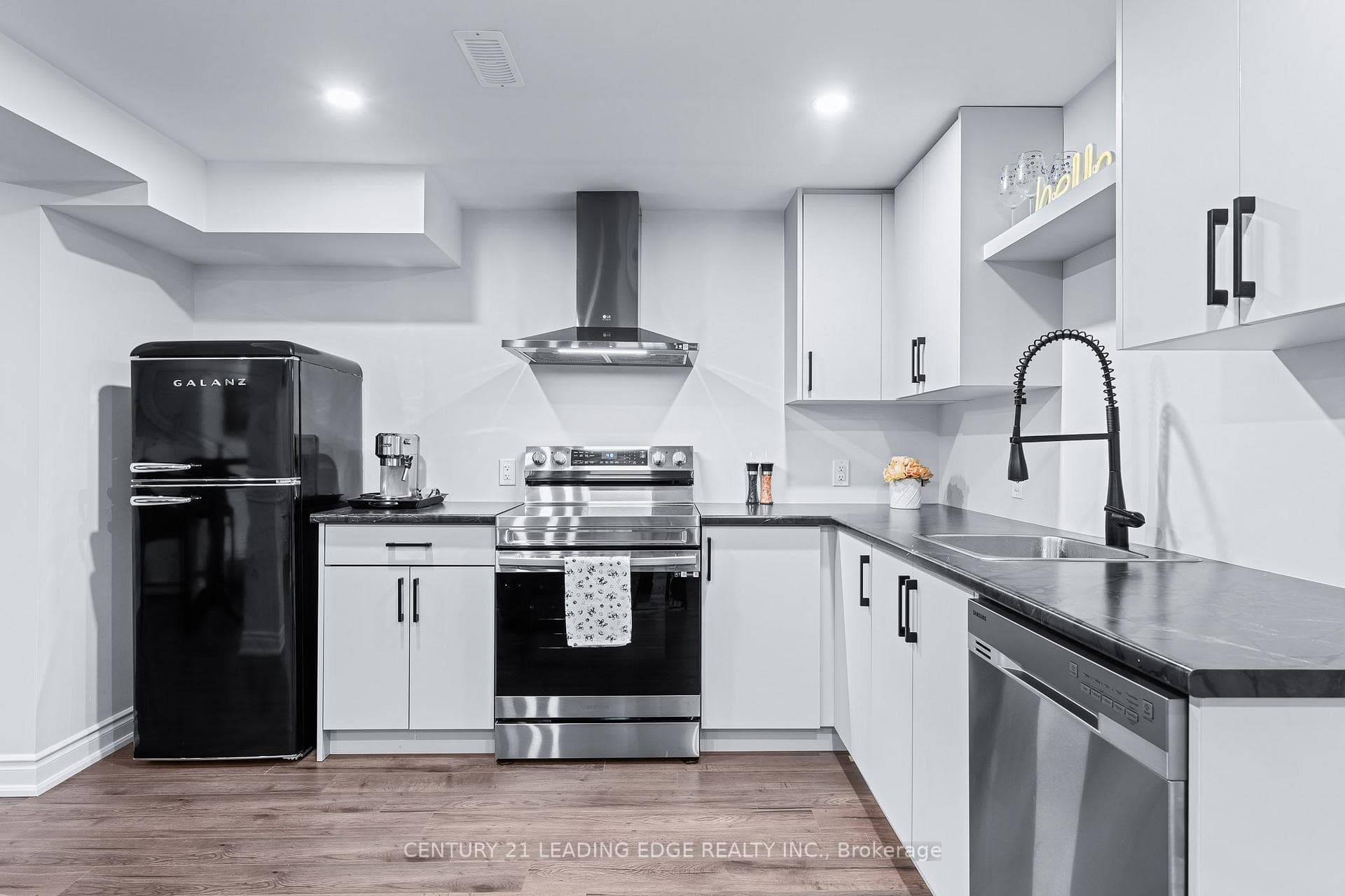 32 Milner Crescent photo 33