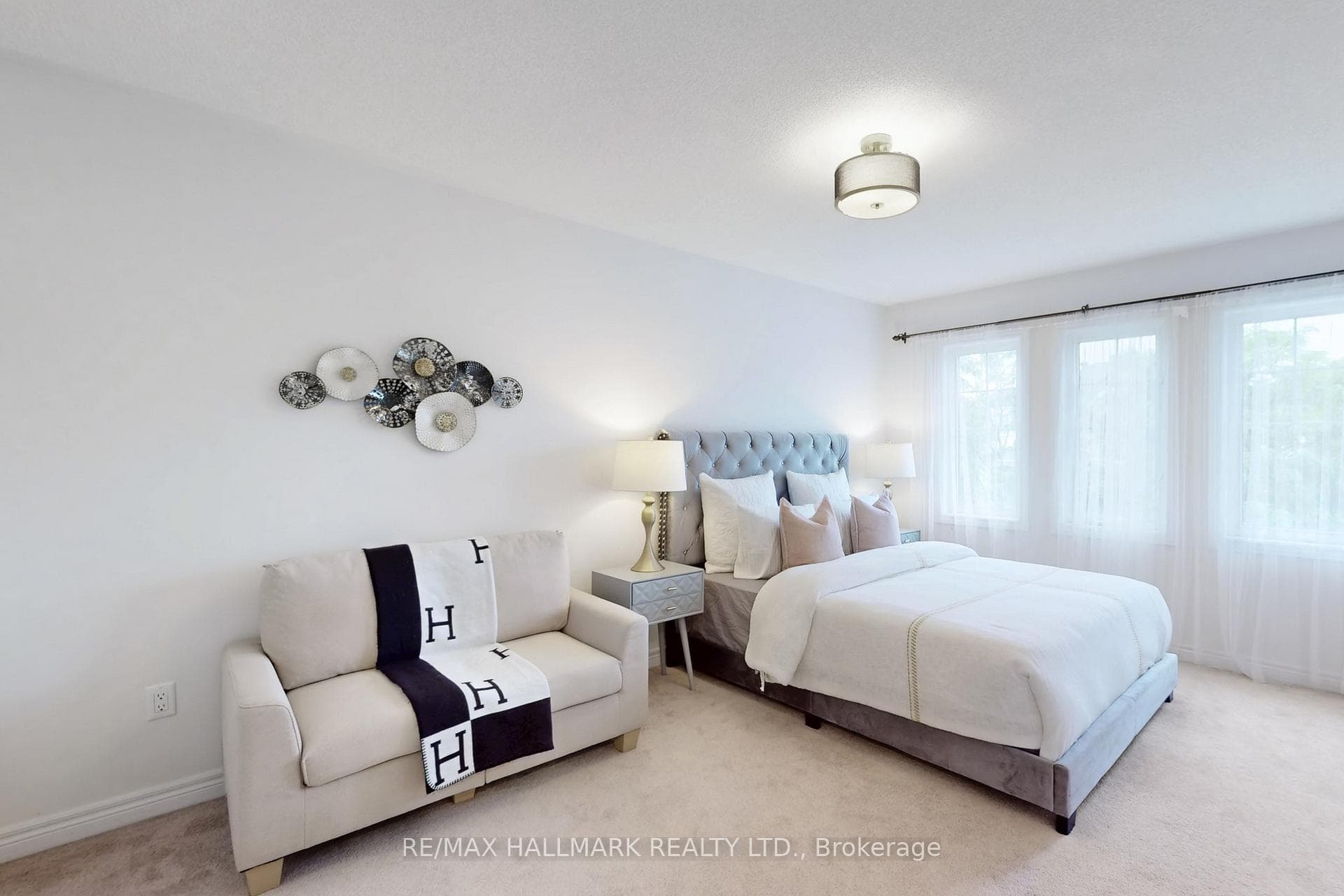 70 Maplebank Crescent photo 32