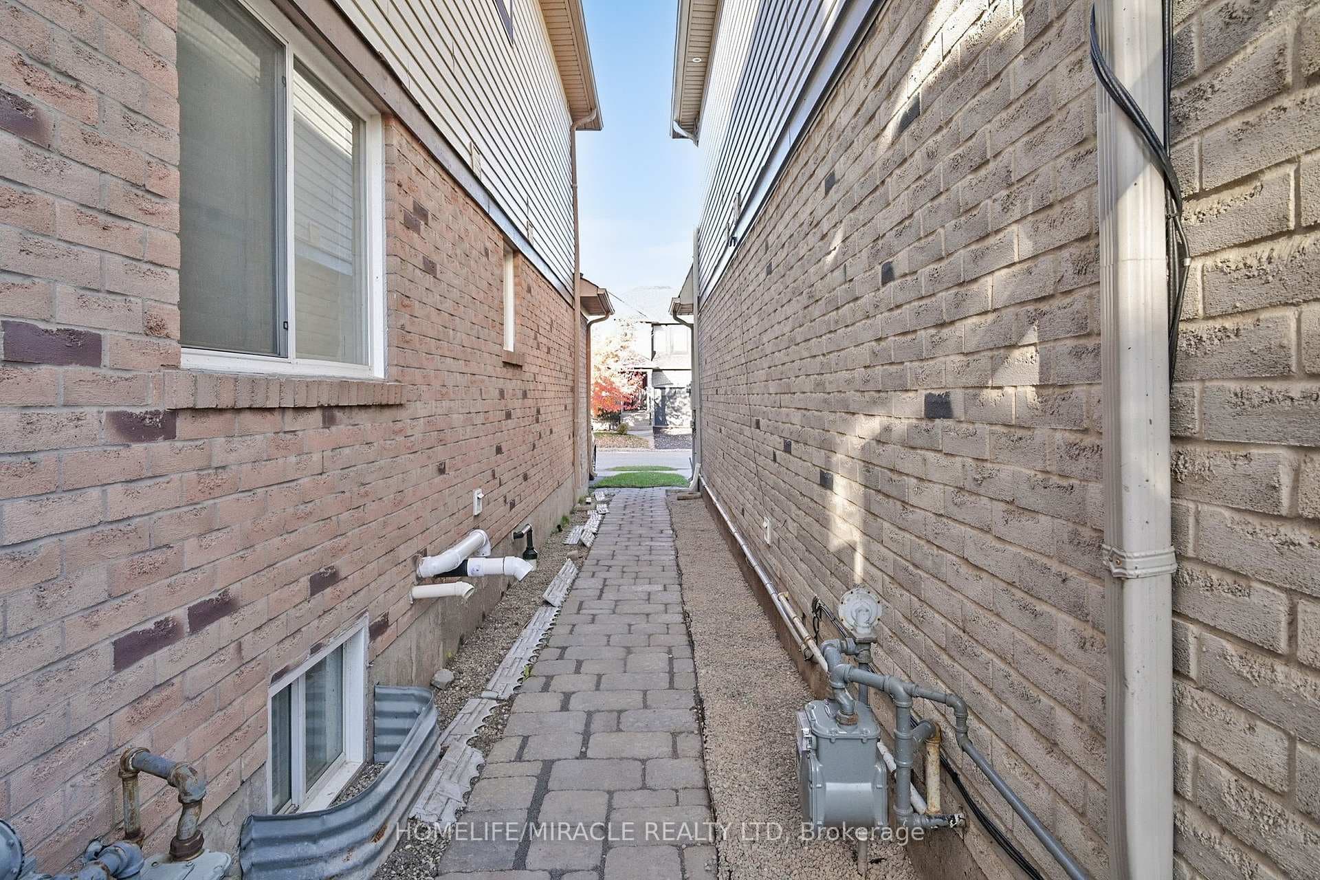 1012 Gordon Heights photo 50