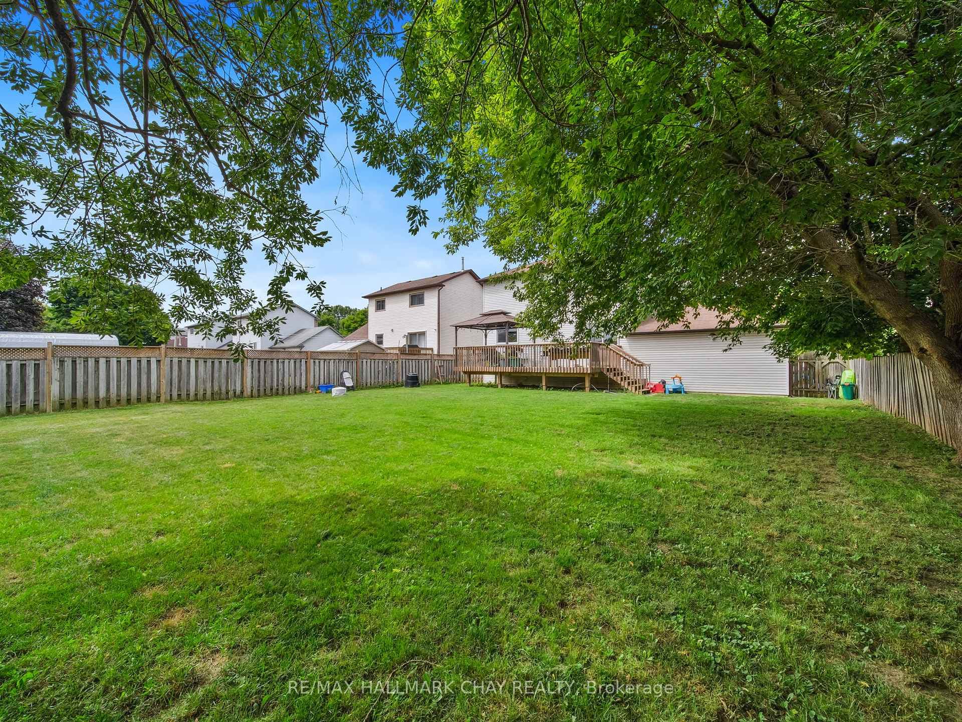 8 Darren Drive photo 42