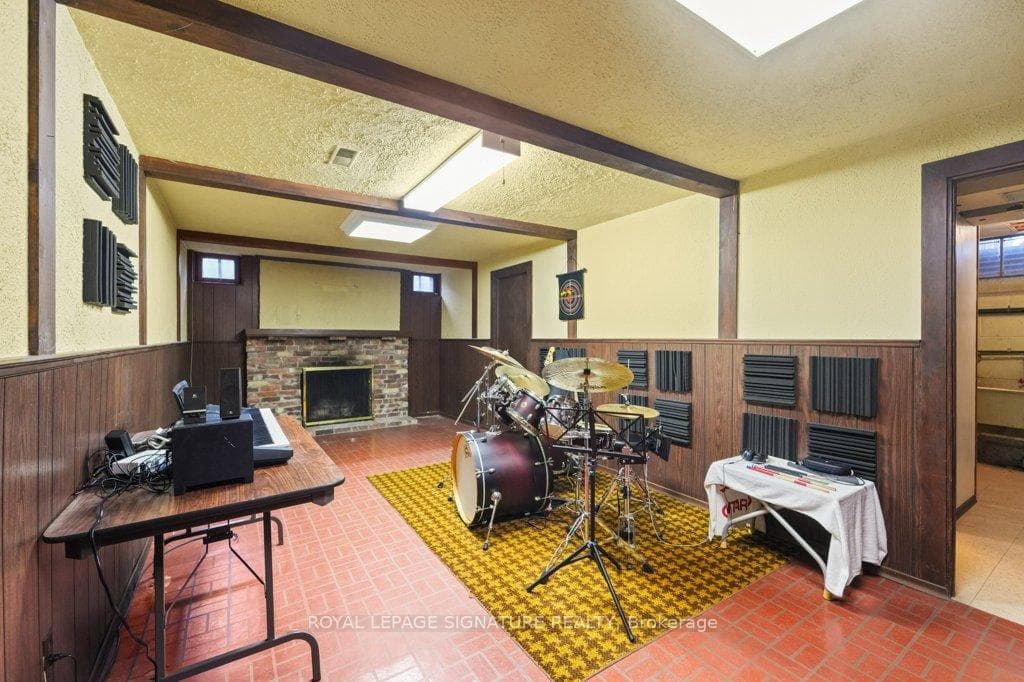 8 Underhill Drive photo 36