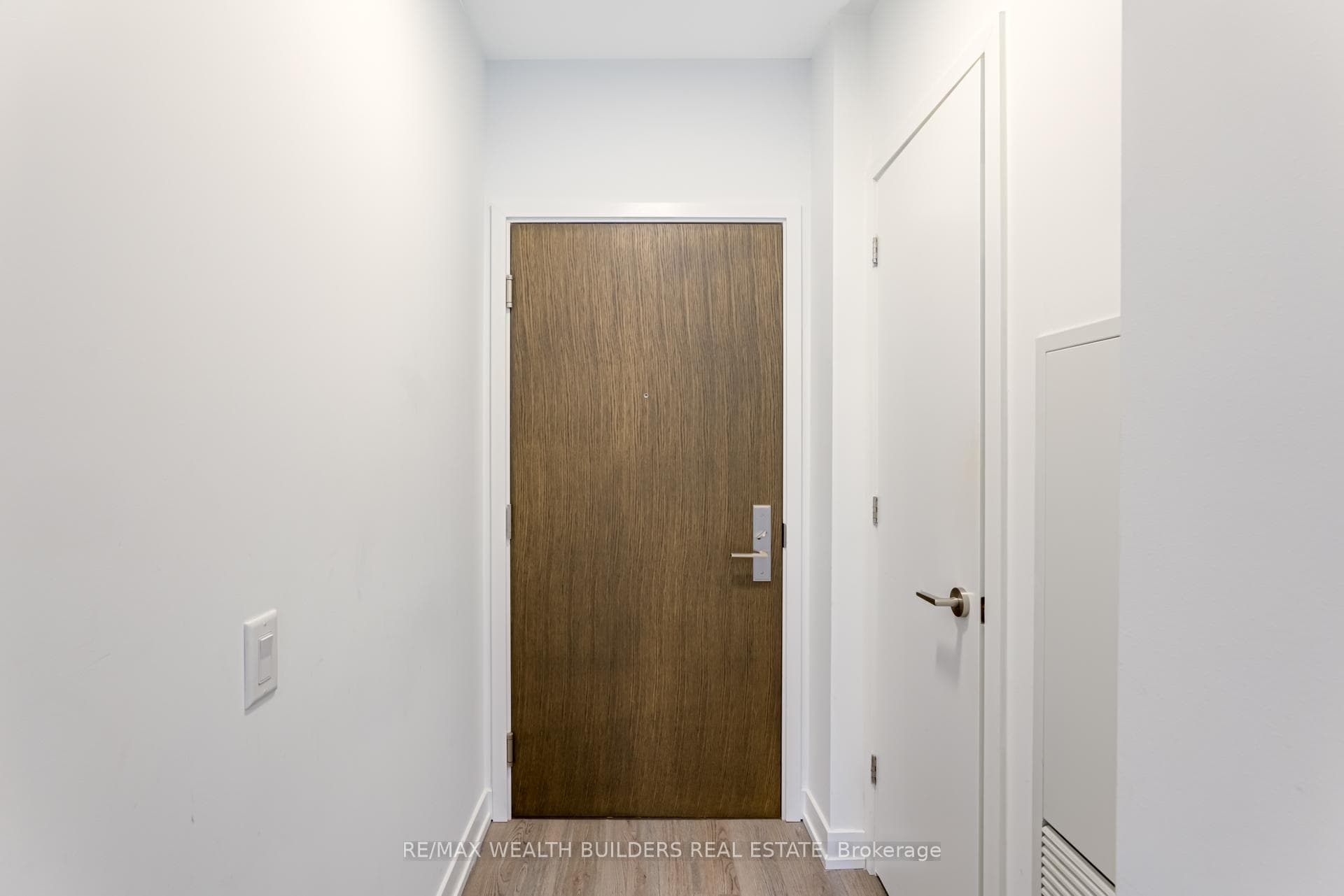 39 Roehampton Avenue Unit 405 photo 6
