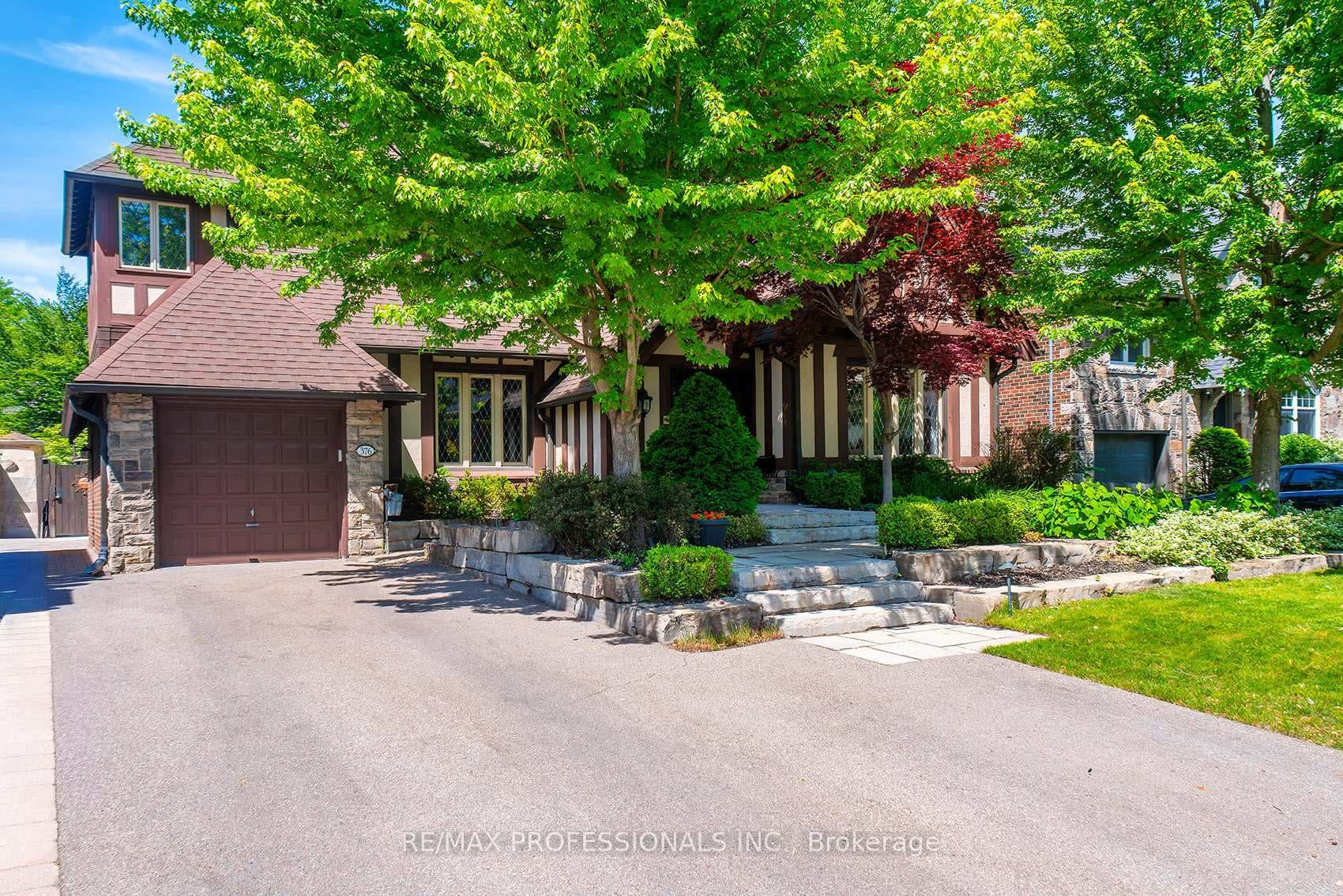 376 Prince Edward Drive photo 46