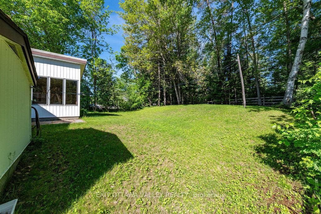3 Newton Crescent photo 42