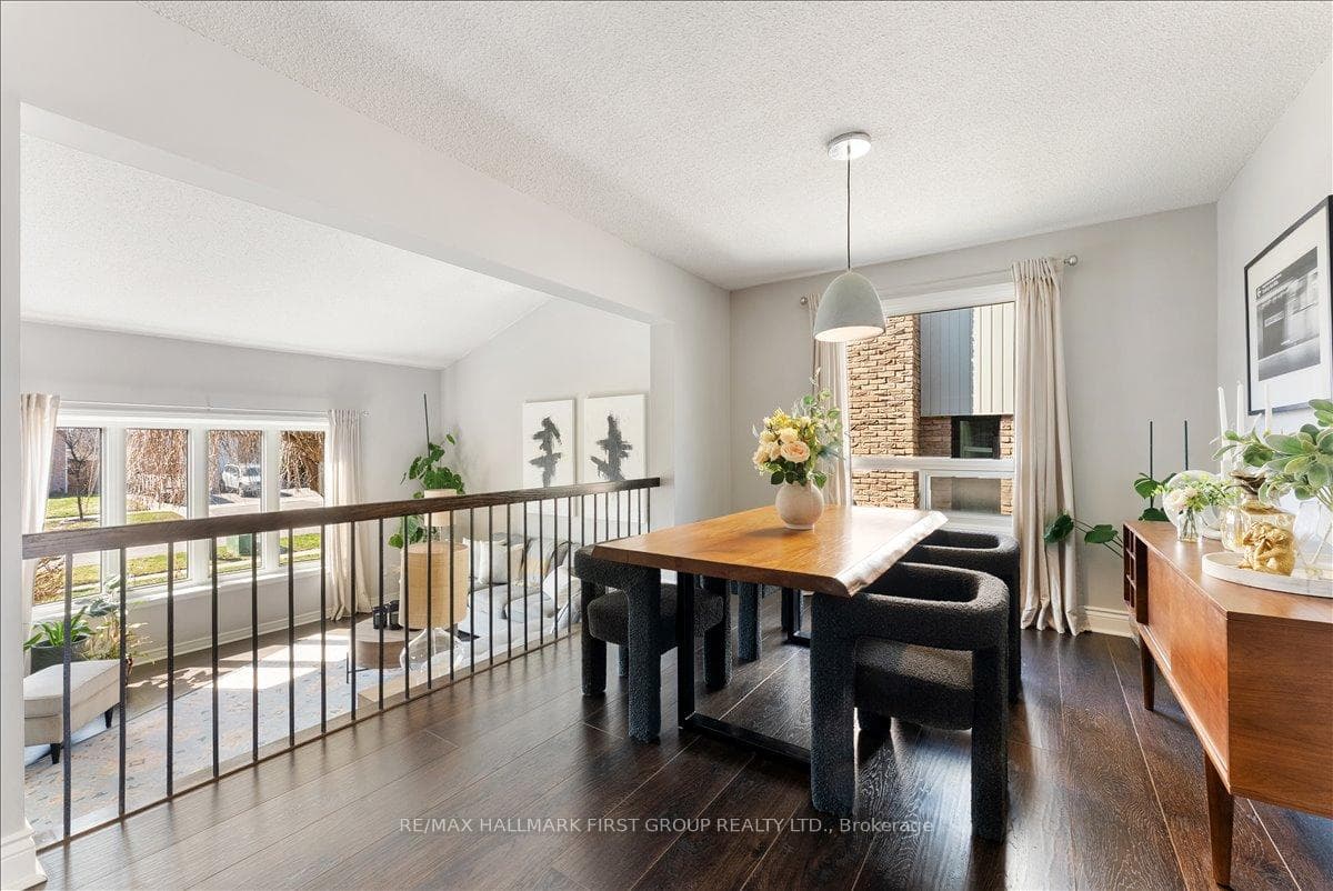 1231 Canborough Crescent photo 11