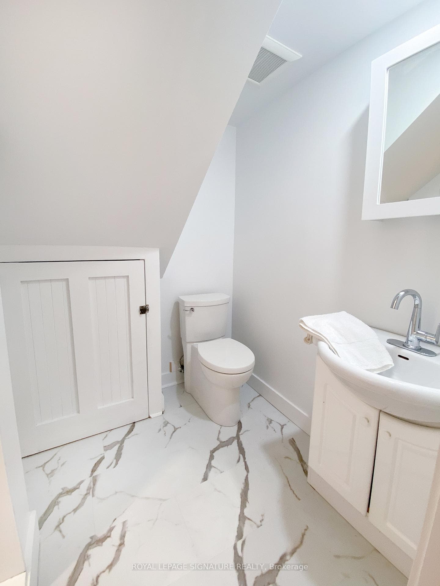493 St Clarens Avenue Unit Main photo 9