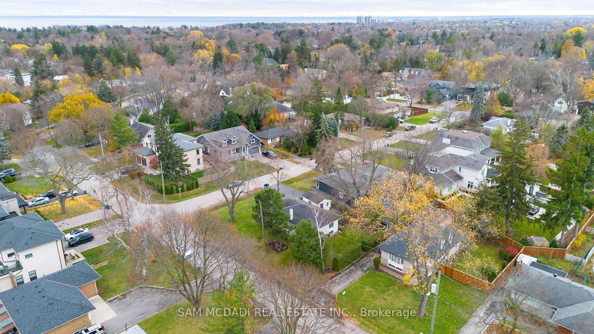 587 Unsworth Avenue photo 36