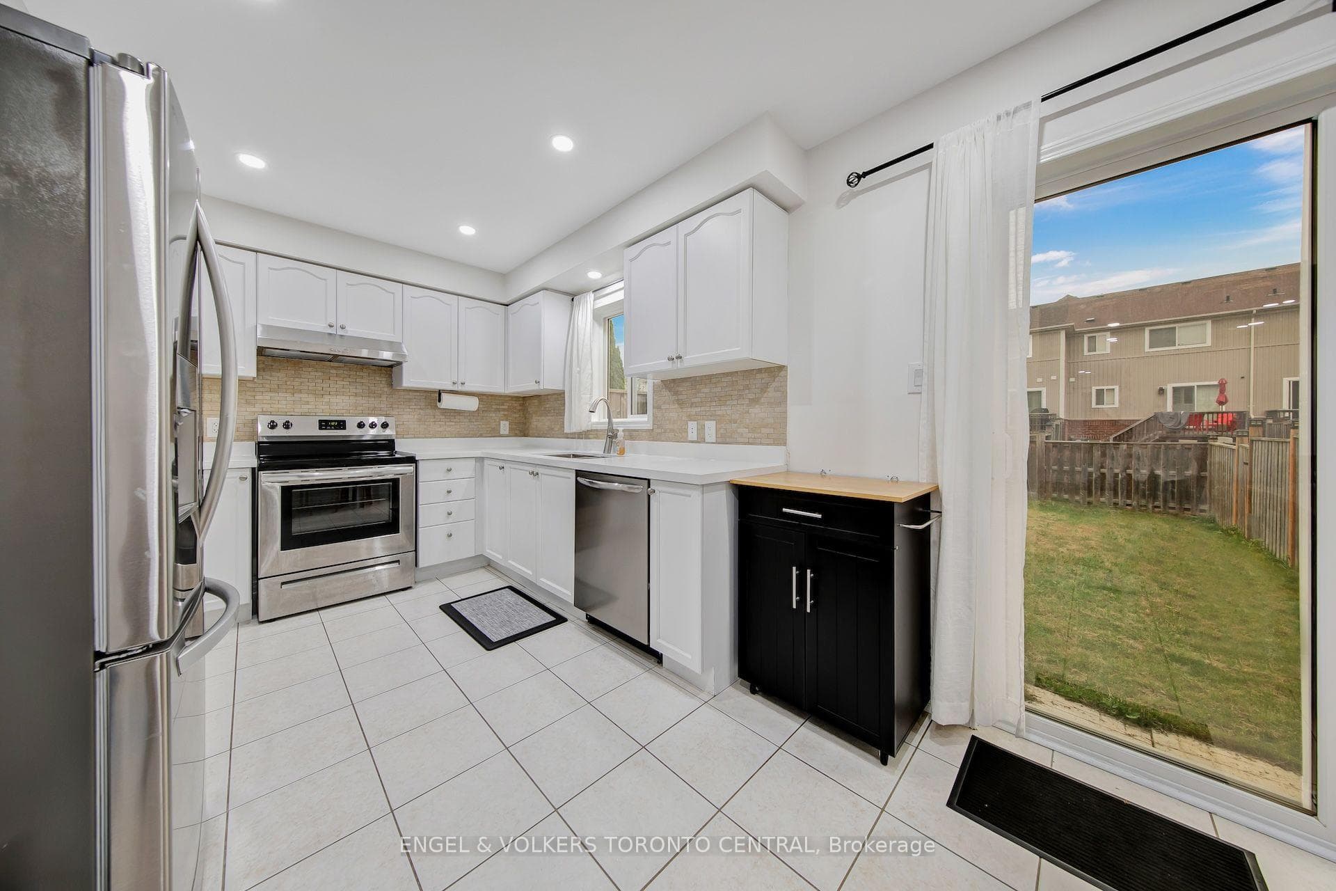 1511 Glenbourne Drive photo 5