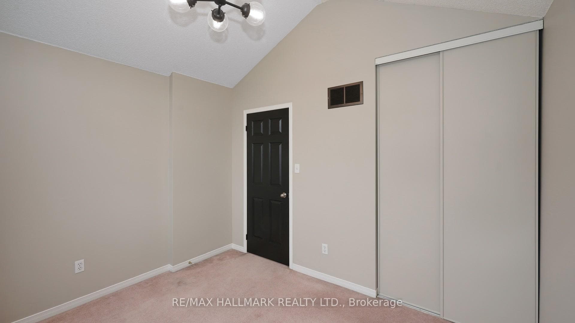 1035 Beatrice Street photo 31