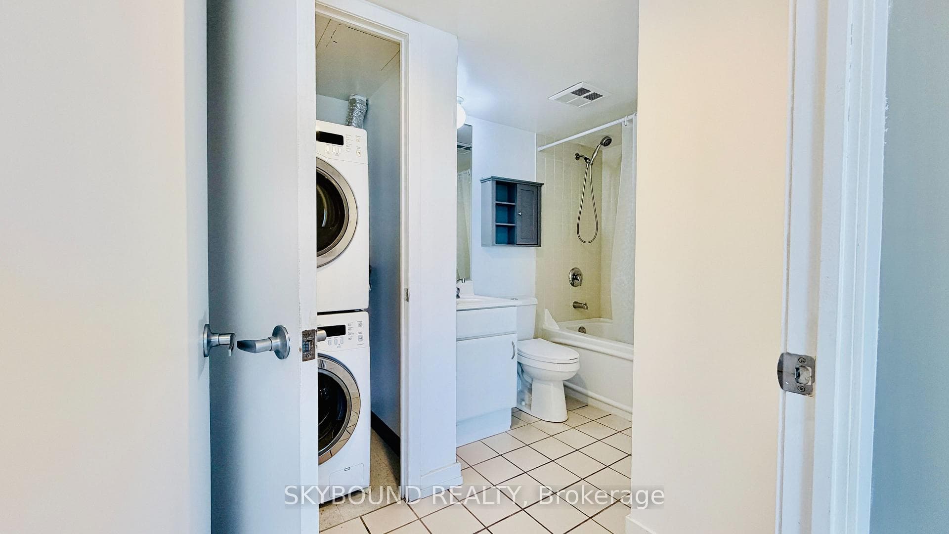 38 Lee Centre Drive Unit 1702 photo 8