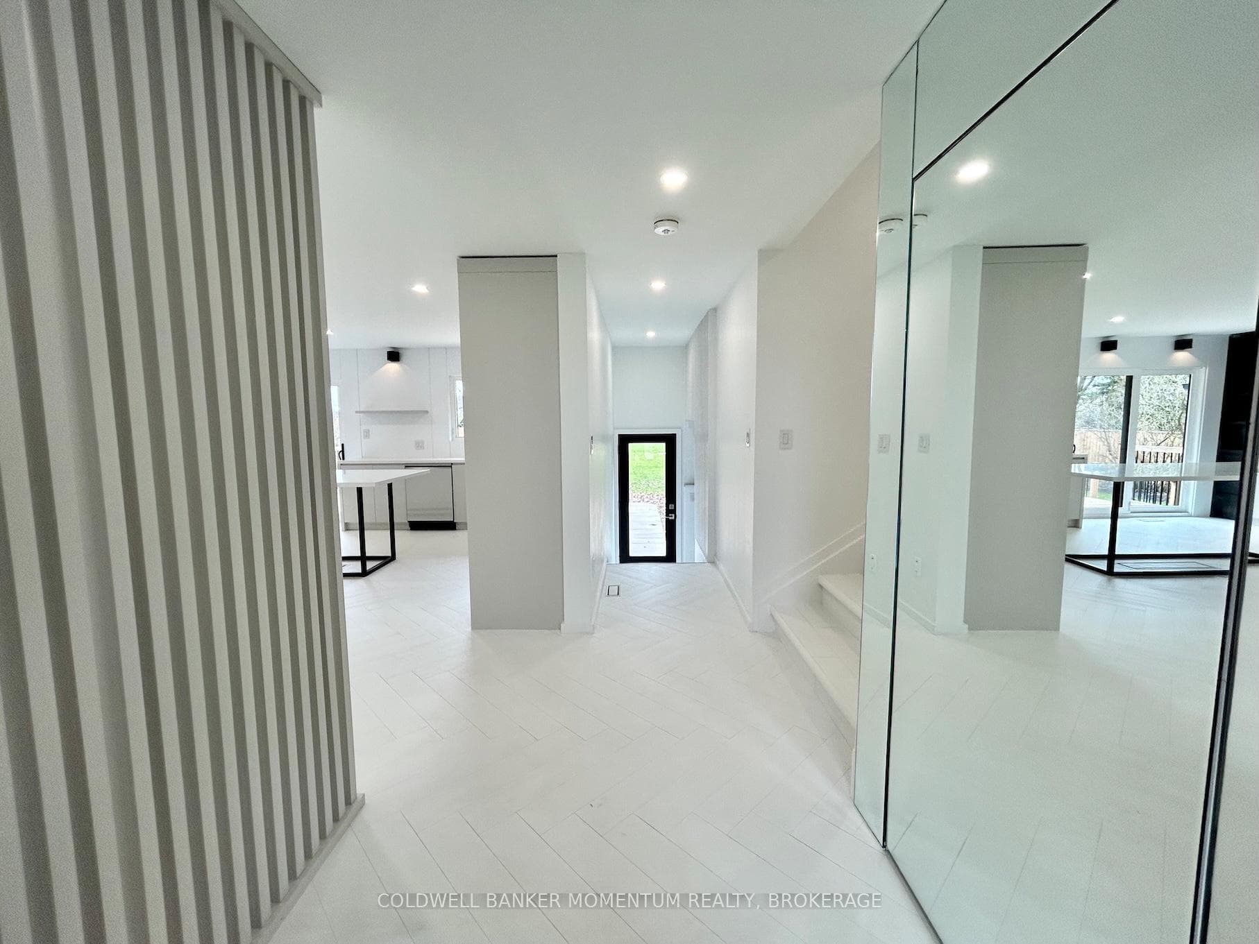 413 Queenston Road photo 7
