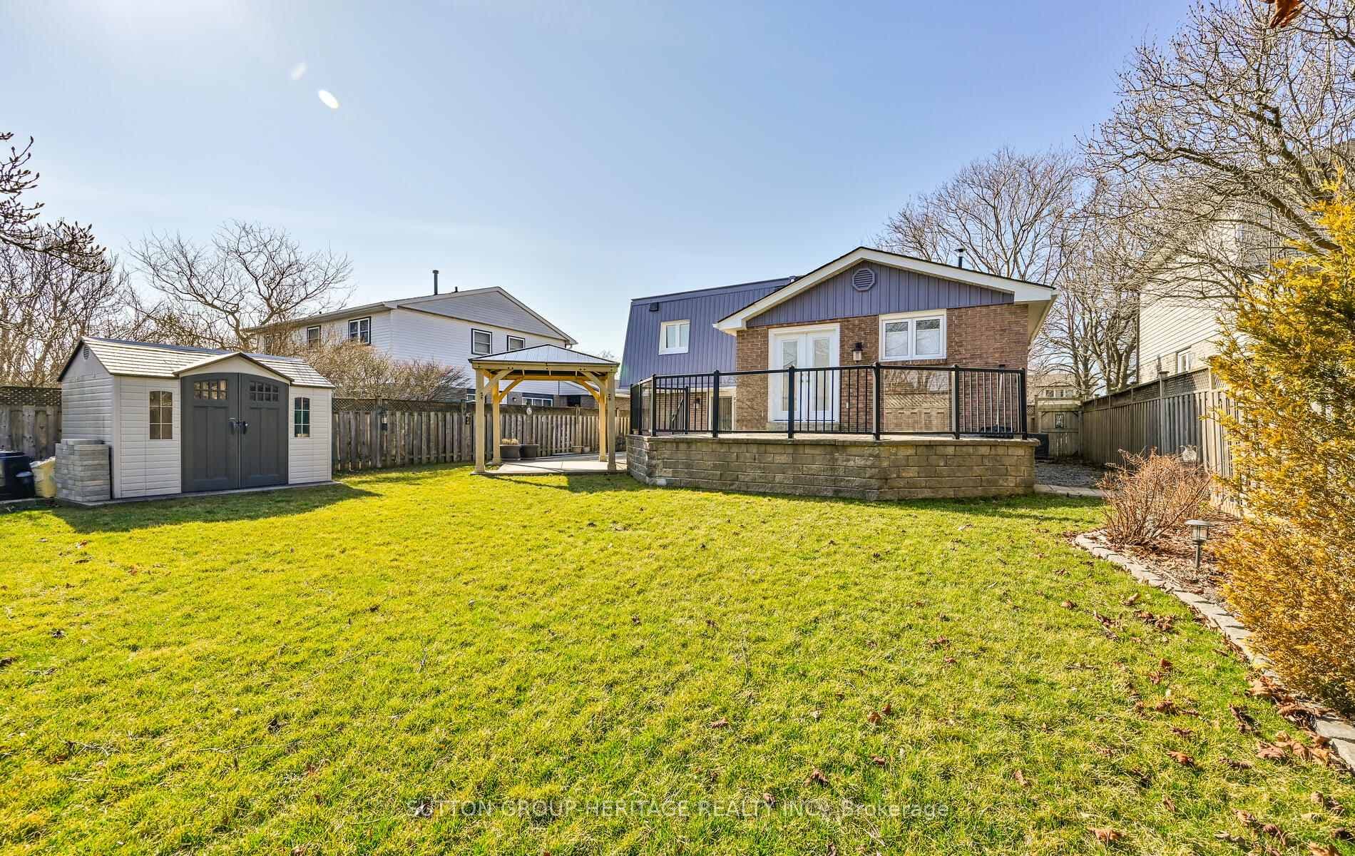 100 Bolland Crescent photo 32
