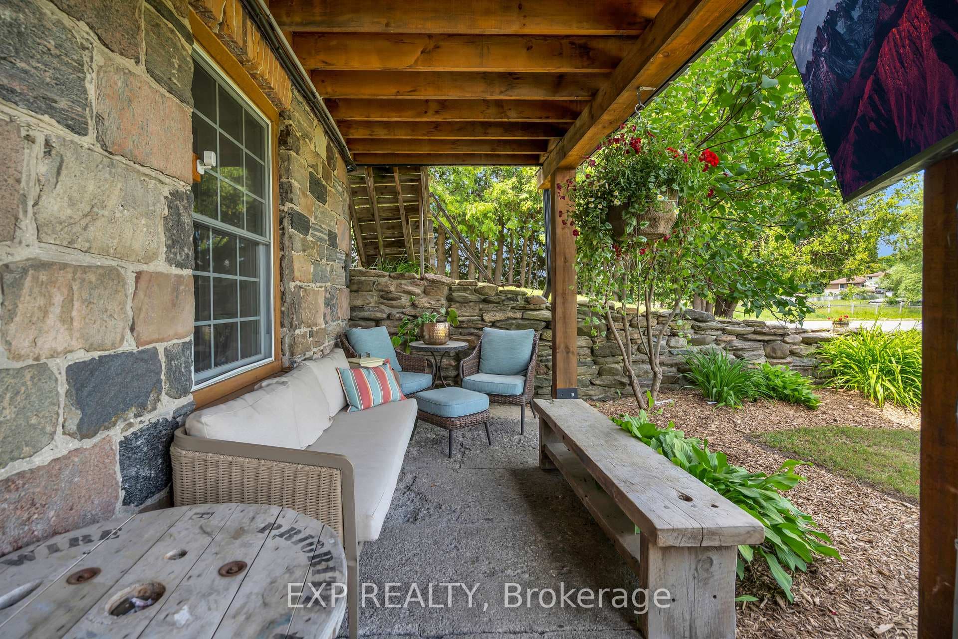 220 Lakeridge Road photo 13