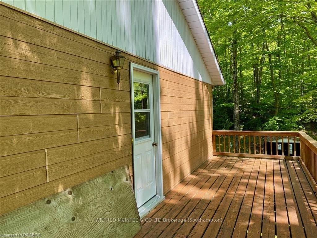 148 THOMPSON Avenue photo 2