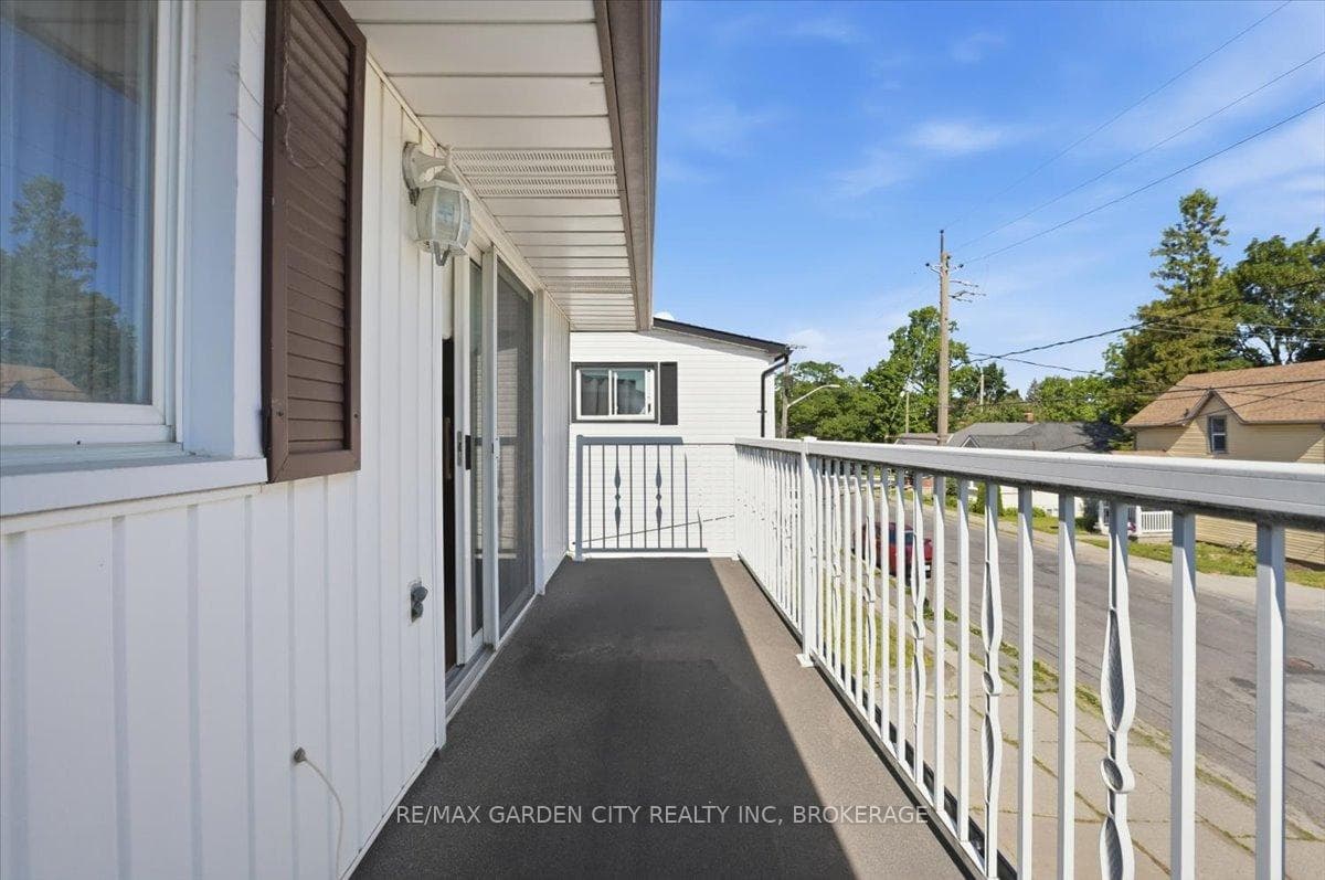 balcony off primary bedroom