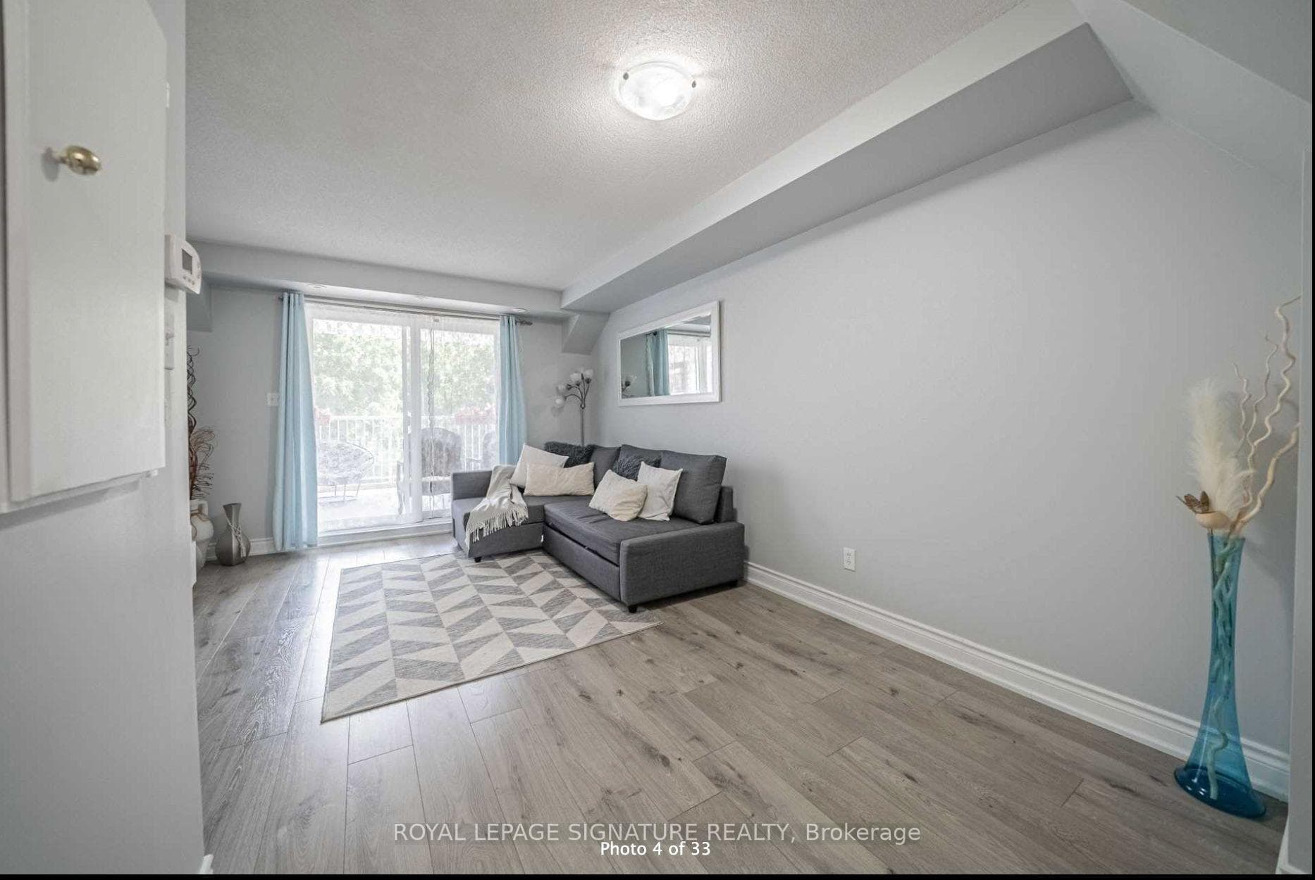 593 Kennedy Road Unit 28 photo 3
