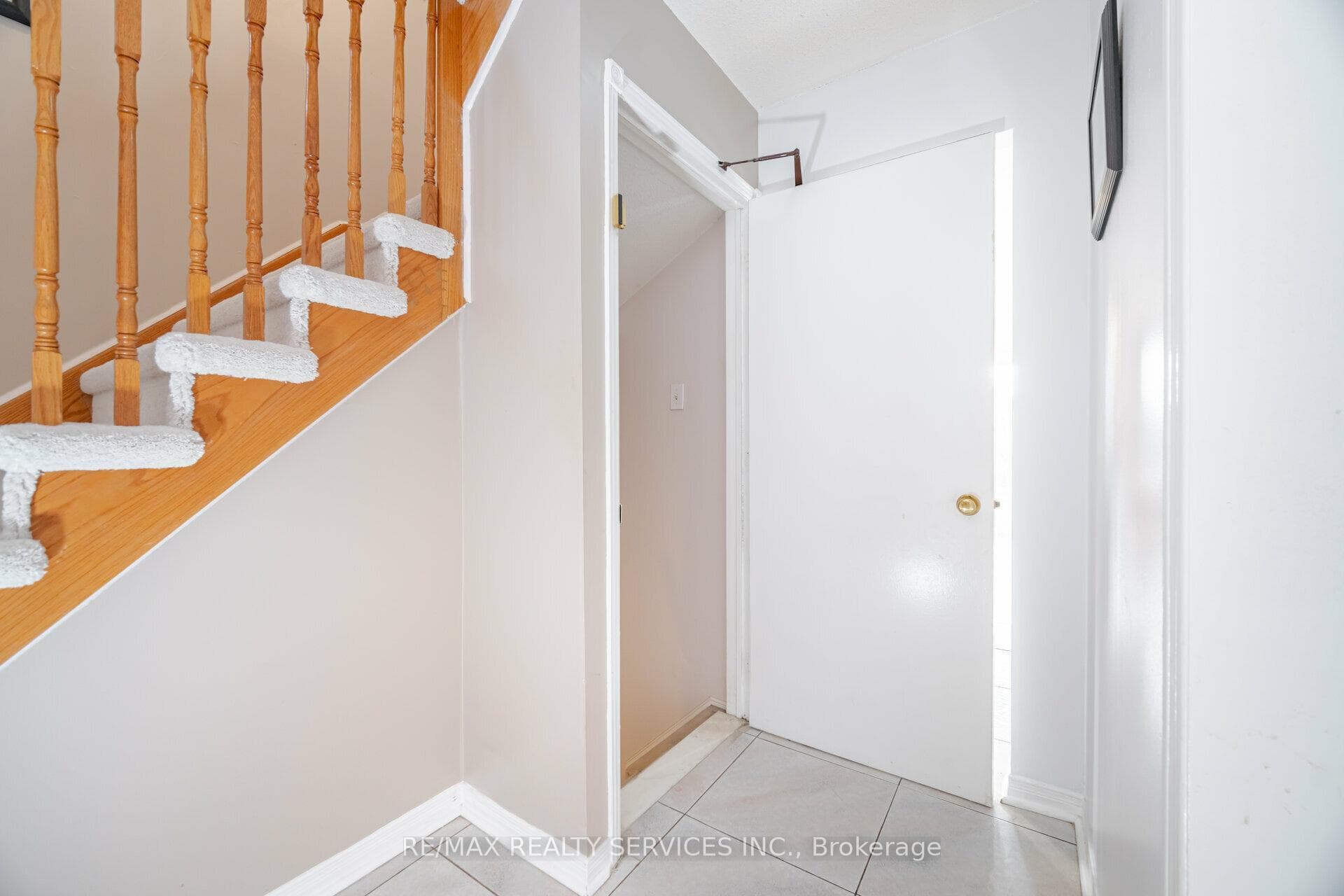 140 Lord Simcoe Drive photo 29