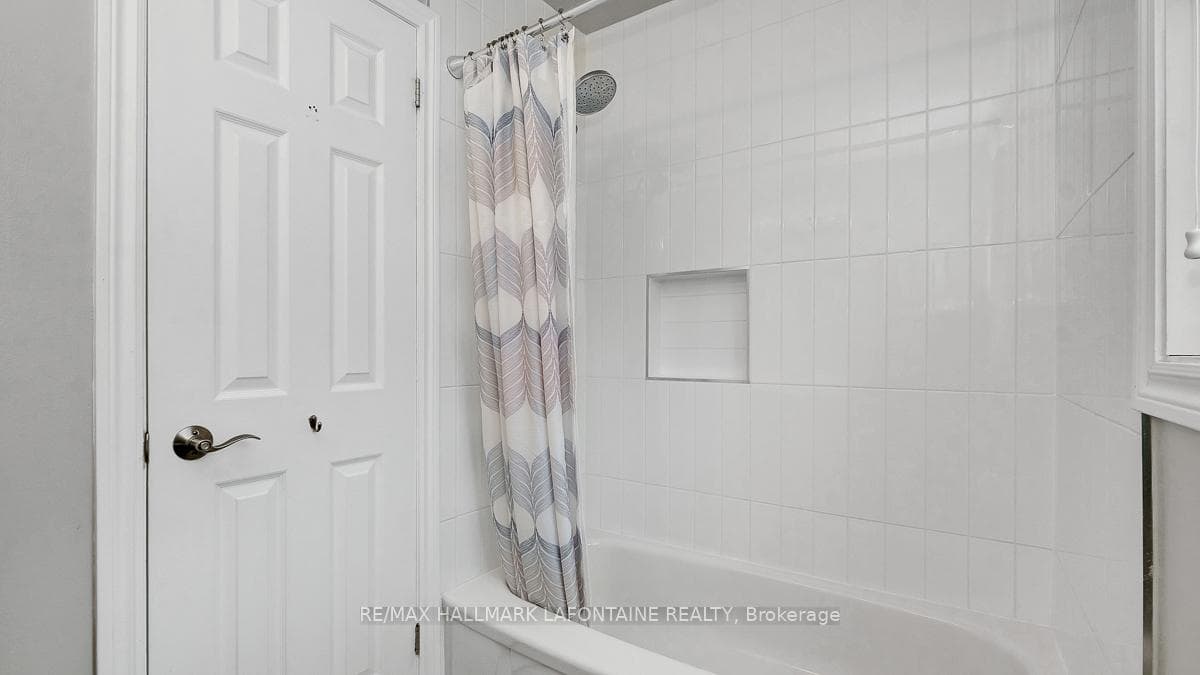 1288 Turner Crescent photo 32