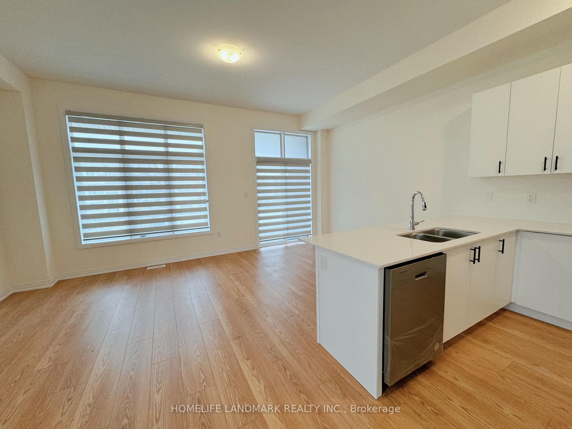 11447 LESLIE Street photo 5