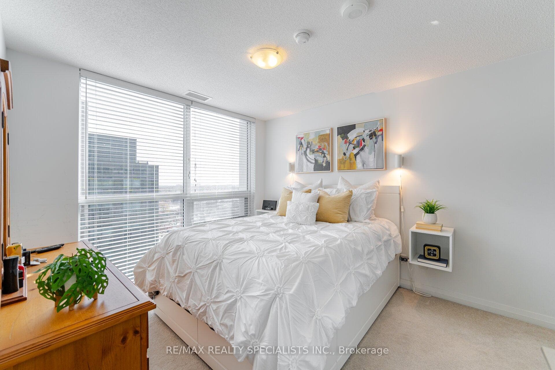 30 Meadowglen Place Unit 1609 photo 19