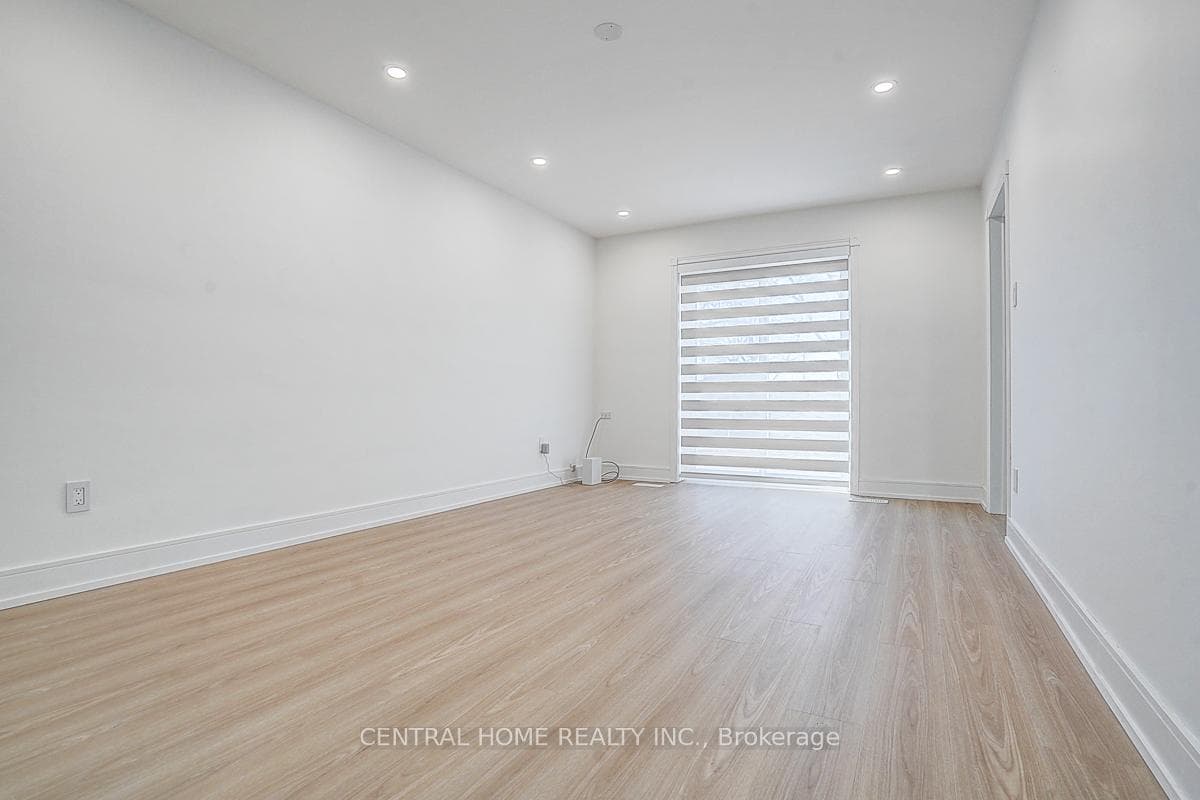 36 Sherwood Forest Drive Unit Lower photo 5