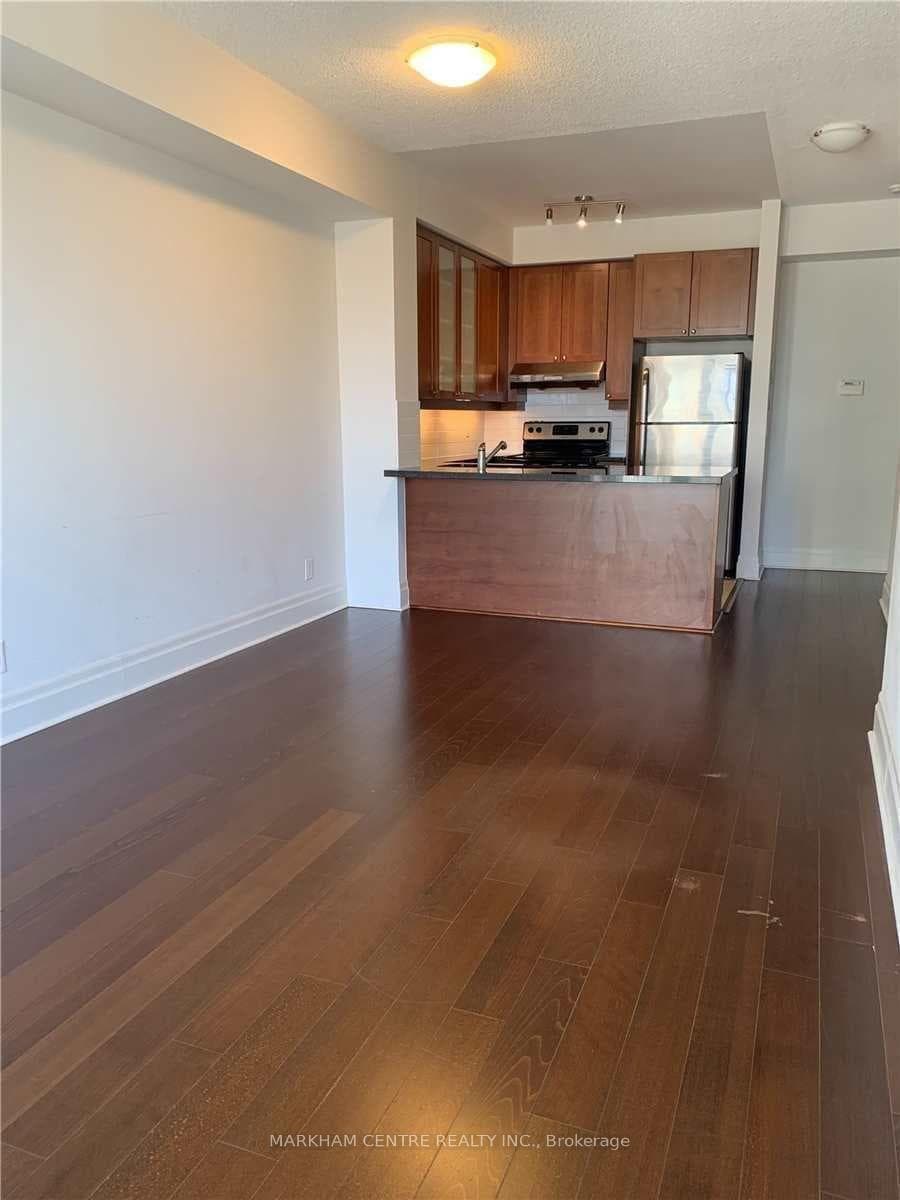 131 Upper Duke Crescent Unit 811 photo 3