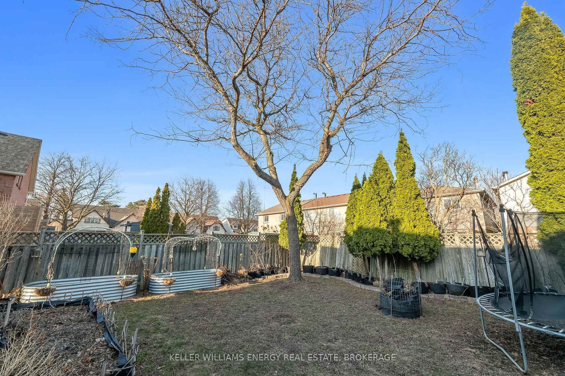 117 Bassett Boulevard photo 36