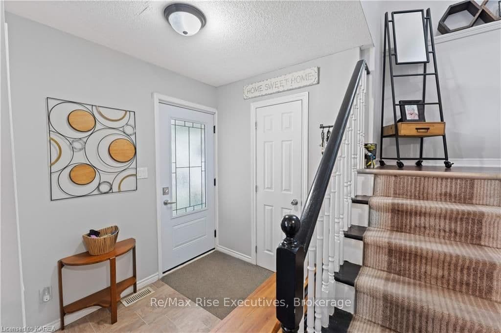 874 WALKER Court photo 7
