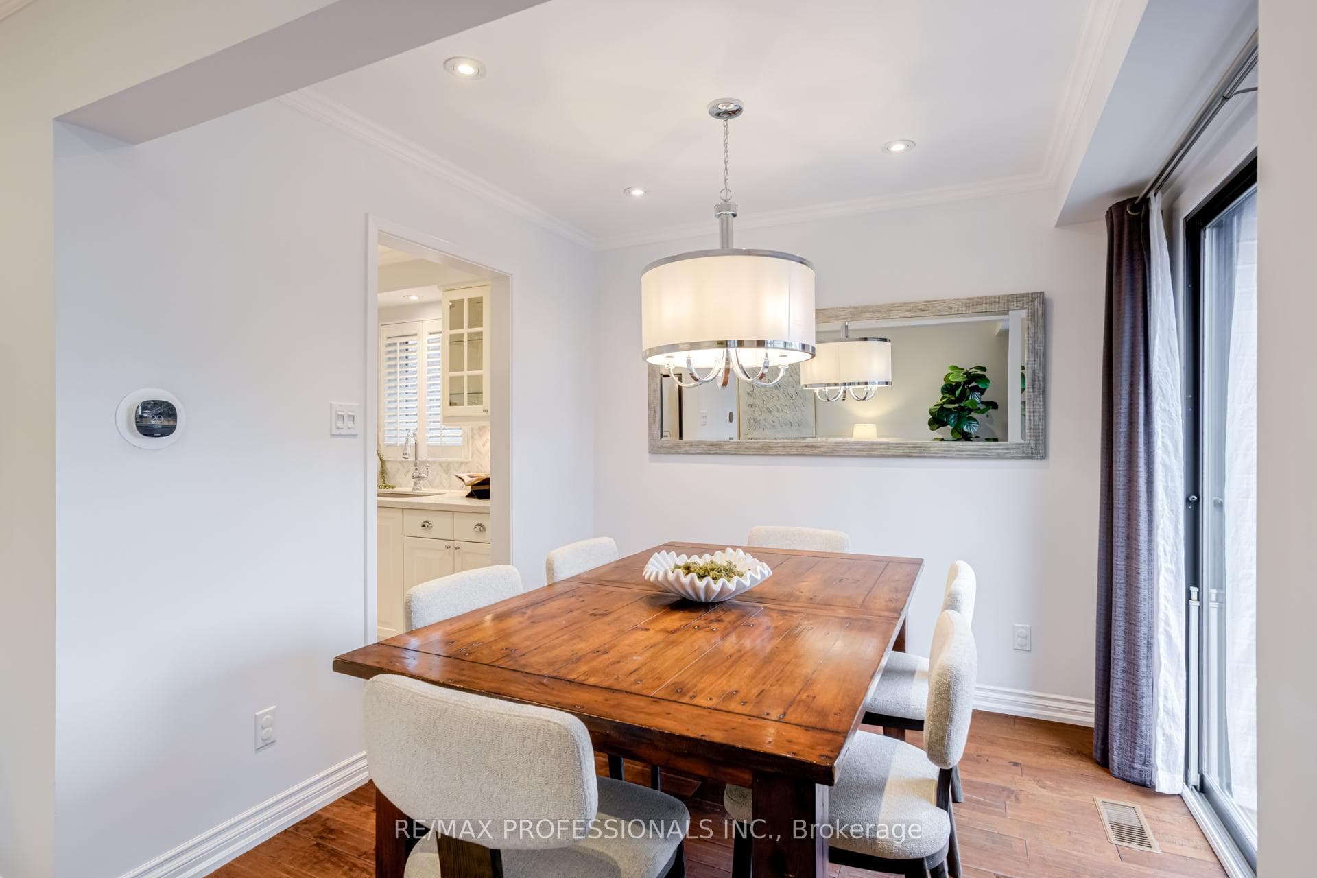 188 Lisa Crescent photo 11
