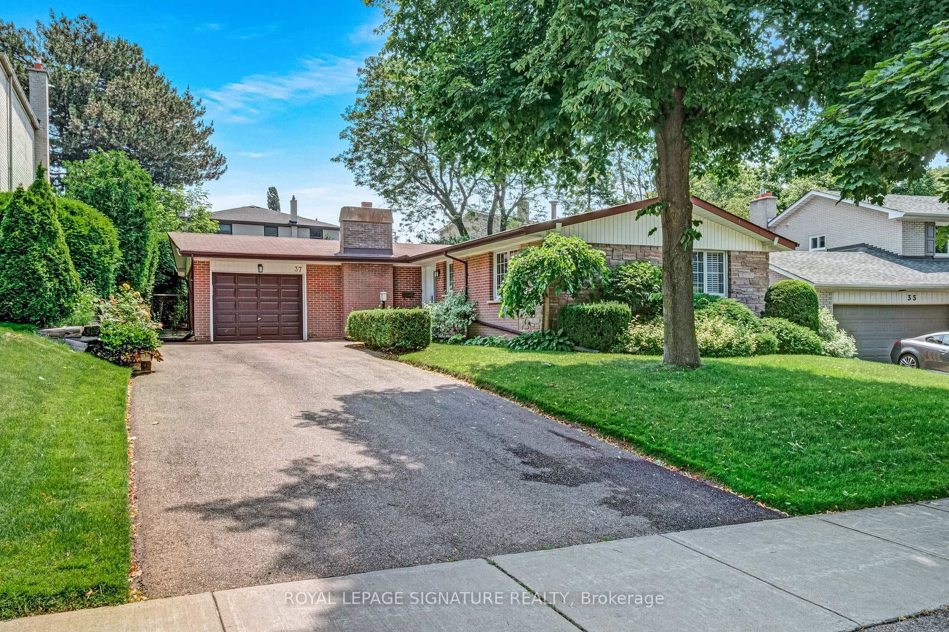 37 Aldenham Crescent photo 1