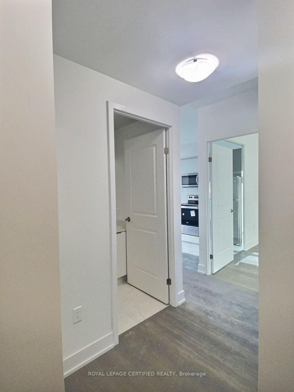 202 Burnhamthorpe Road Unit 2008 photo 9
