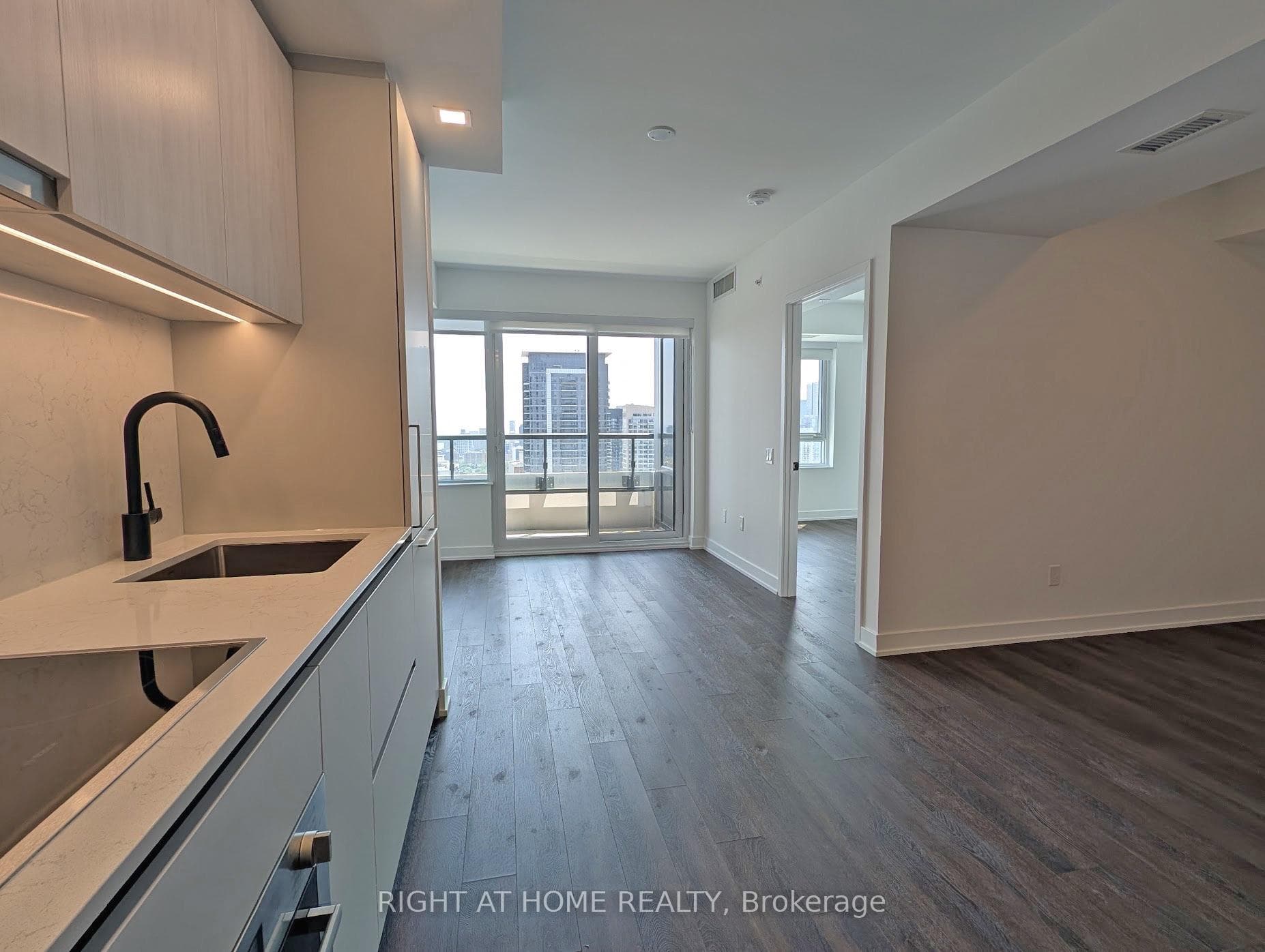609 Sherbourne Street Unit 3610 photo 4