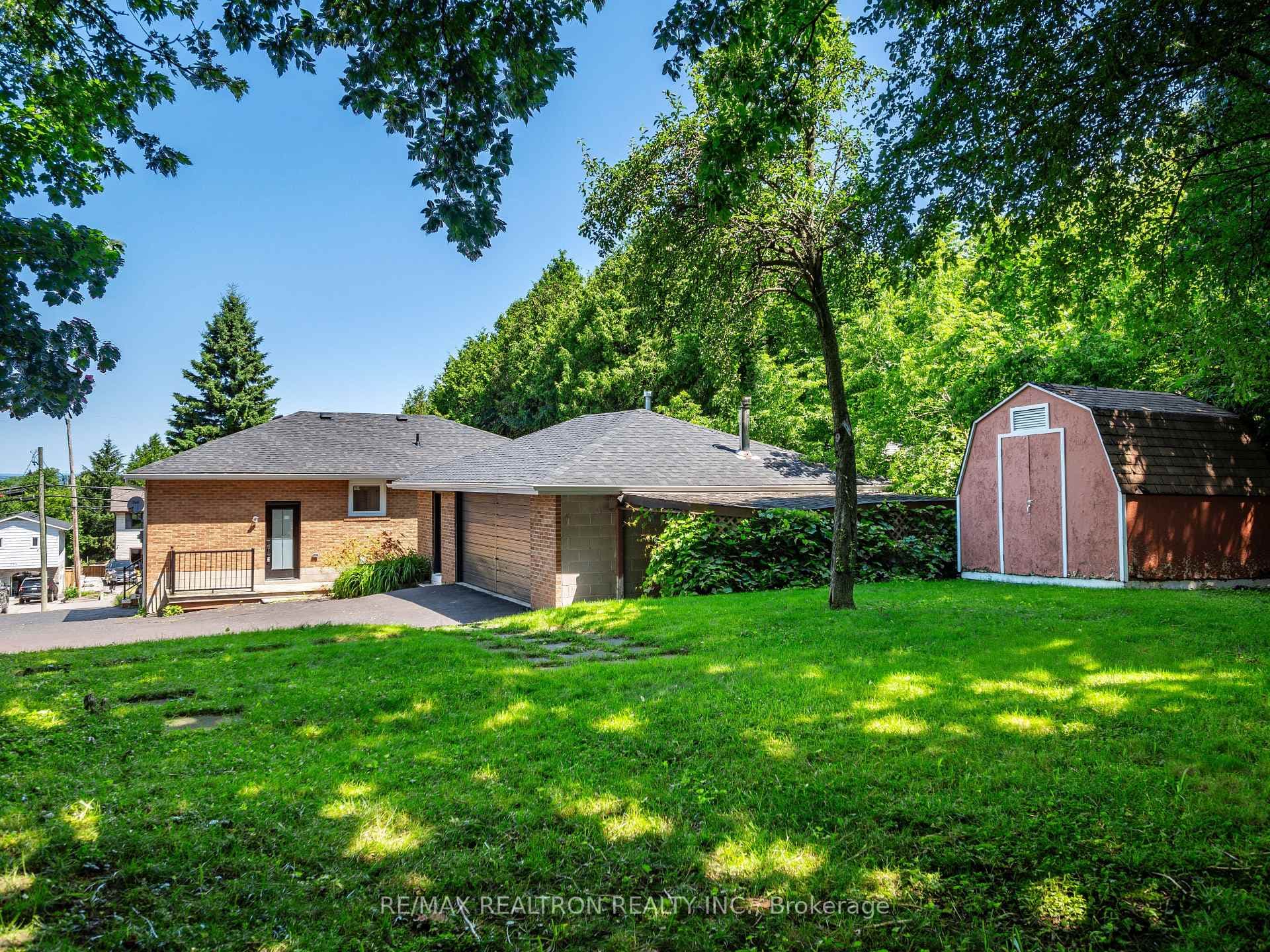 289 Irene Drive photo 3